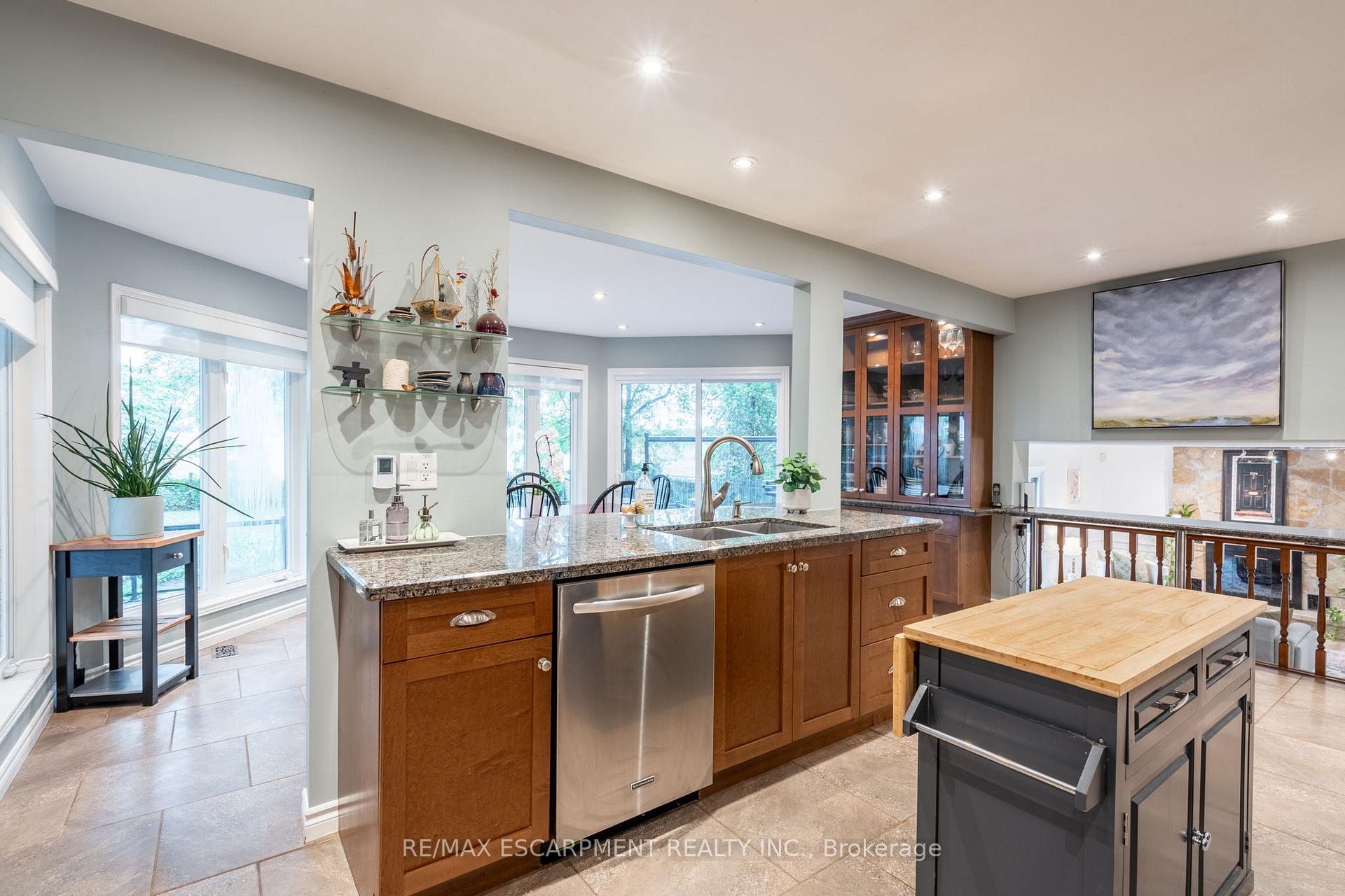 Photo 13 of 33 Cumminsville Drive, Hamilton, Rural Flamborough — HOMEH