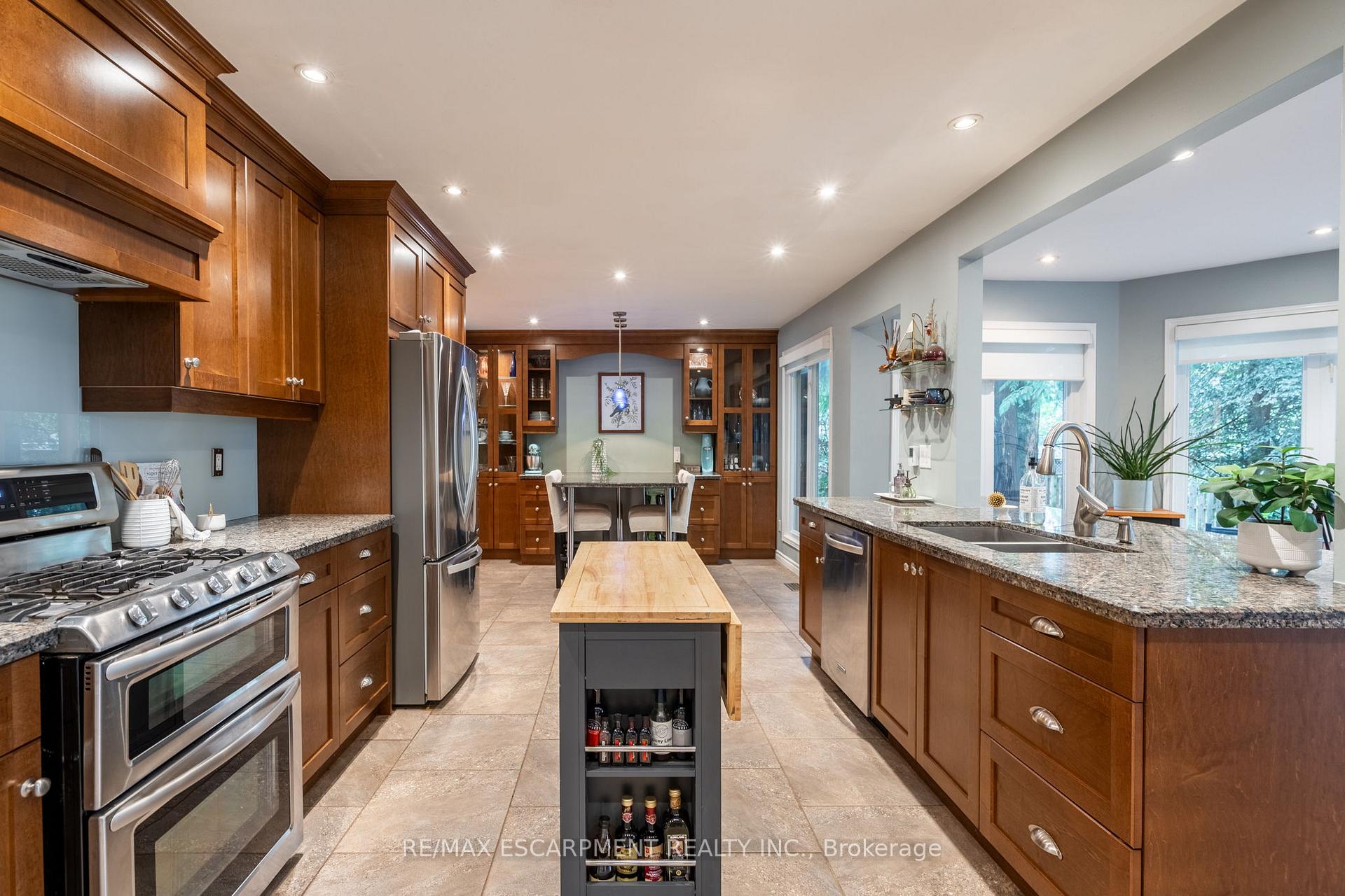 Photo 11 of 33 Cumminsville Drive, Hamilton, Rural Flamborough — HOMEH
