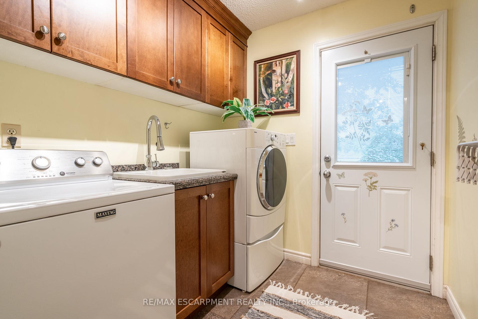Photo 18 of 33 Cumminsville Drive, Hamilton, Rural Flamborough — HOMEH