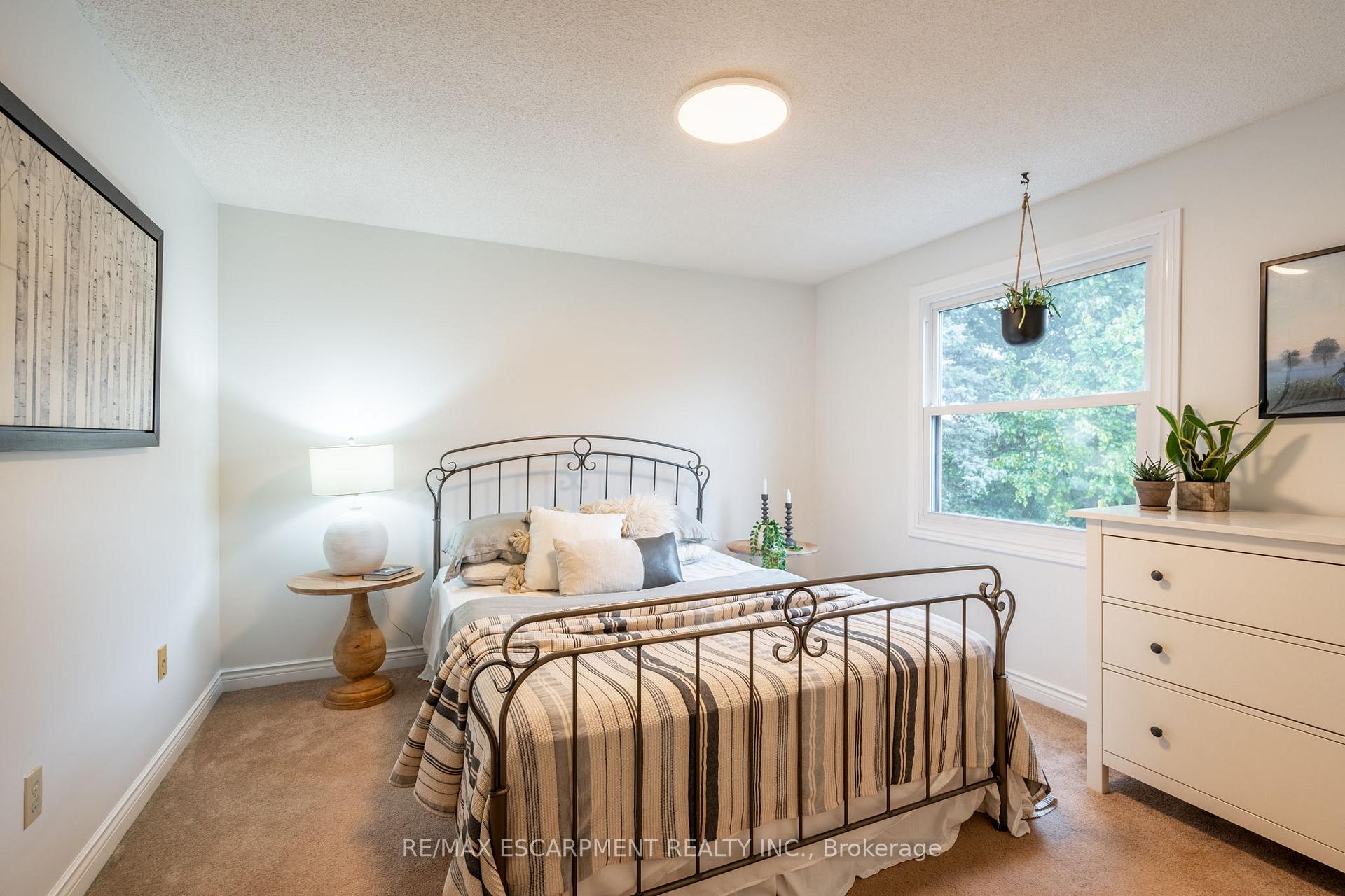 Photo 24 of 33 Cumminsville Drive, Hamilton, Rural Flamborough — HOMEH