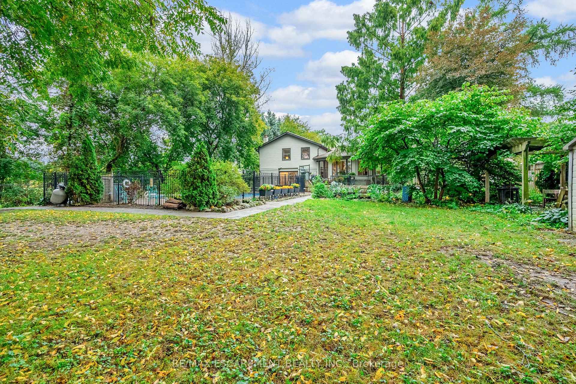 Photo 34 of 33 Cumminsville Drive, Hamilton, Rural Flamborough — HOMEH