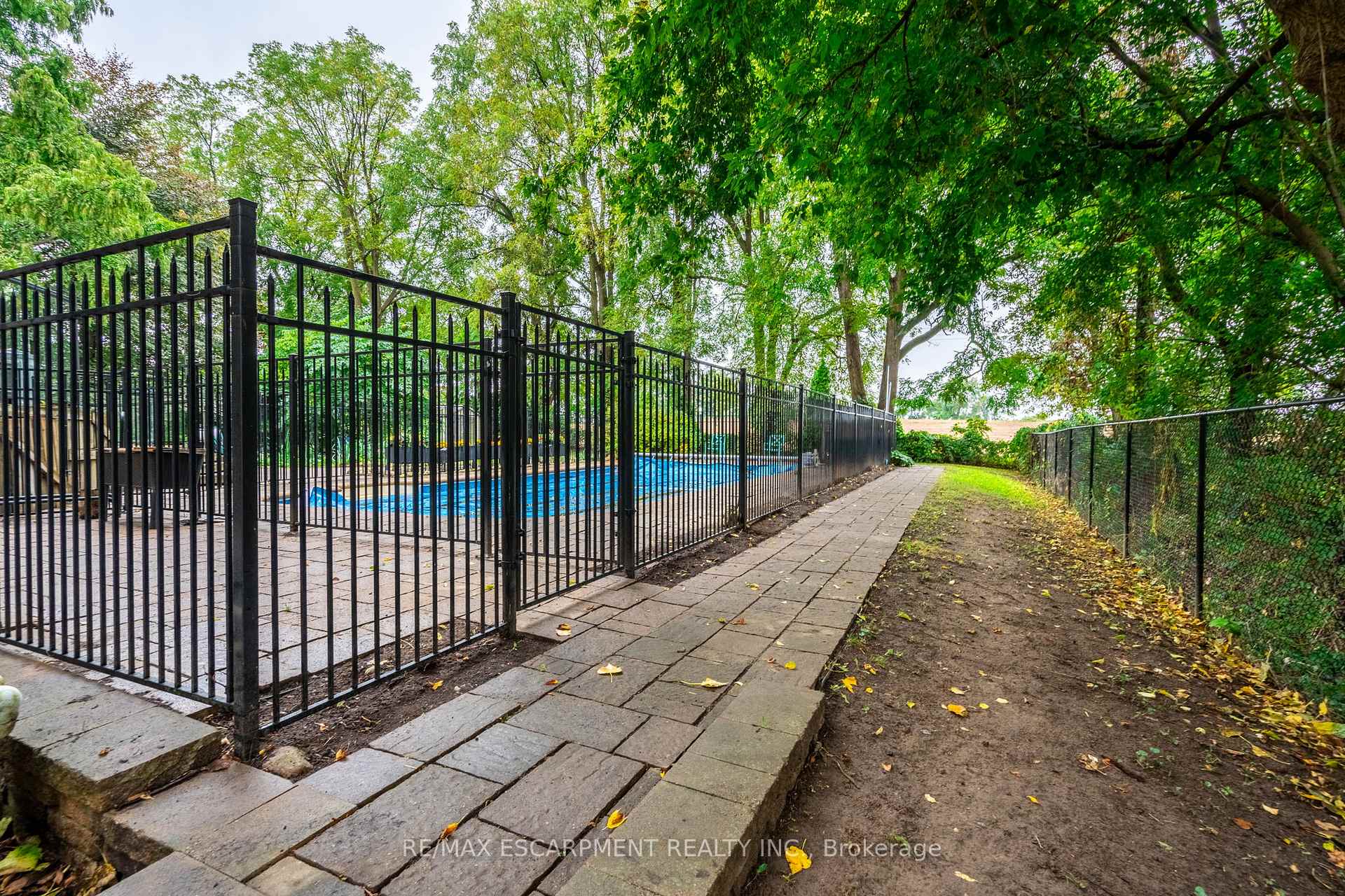 Photo 37 of 33 Cumminsville Drive, Hamilton, Rural Flamborough — HOMEH