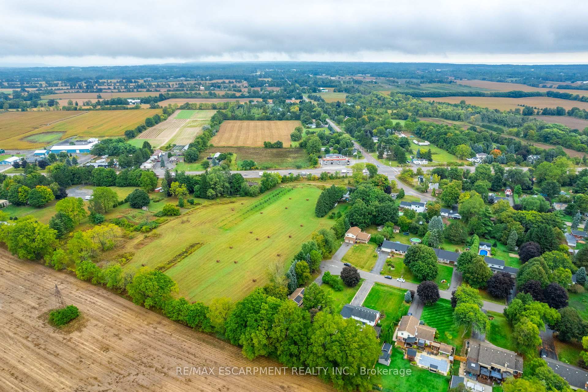 Photo 36 of 33 Cumminsville Drive, Hamilton, Rural Flamborough — HOMEH