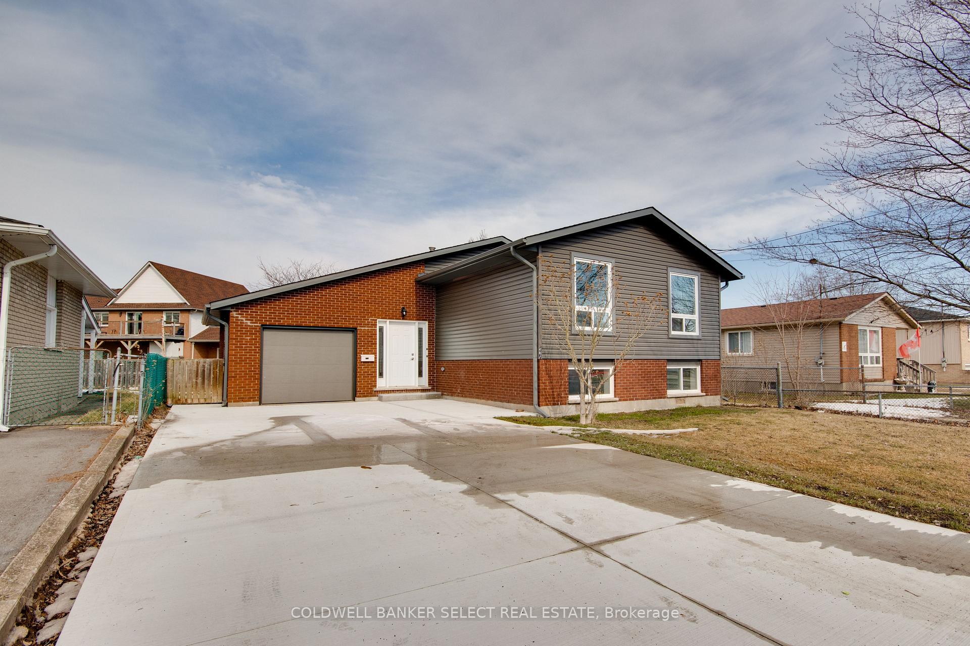 Photo 2 of Unit UPPER 1, 279 Barrick Road, Port Colborne, Main Street — HOMEH