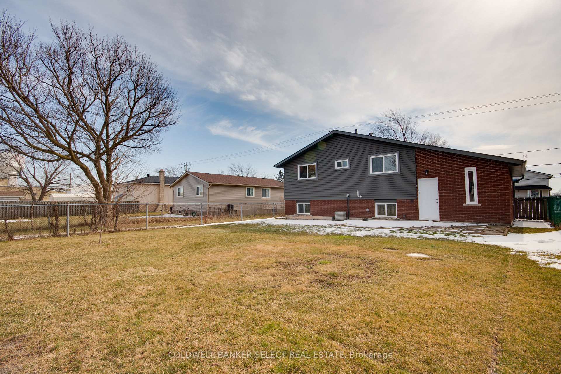 Photo 8 of Unit UPPER 1, 279 Barrick Road, Port Colborne, Main Street — HOMEH
