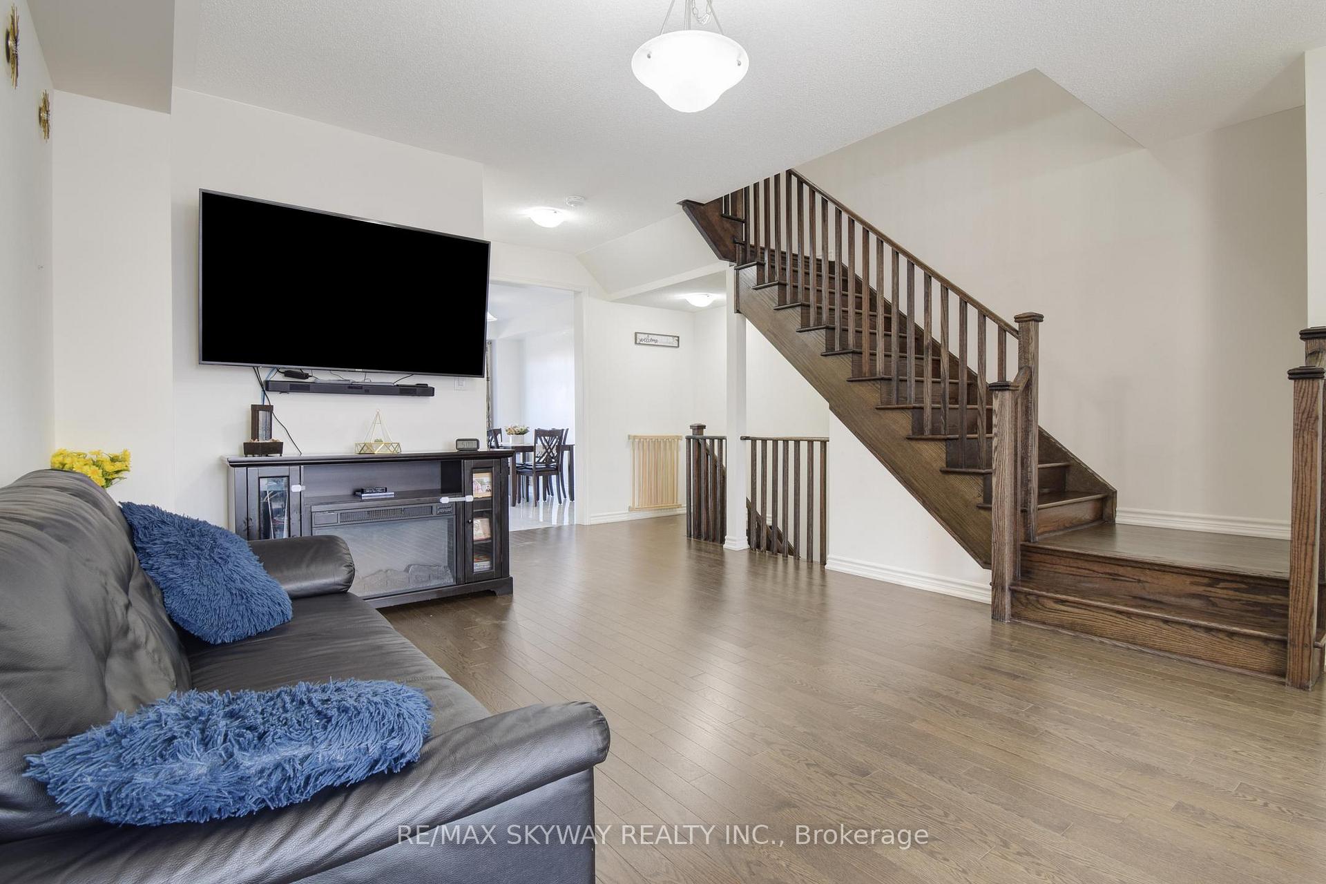 Photo 9 of 49 Stewardship Road, Brampton, Northwest Brampton — HOMEH