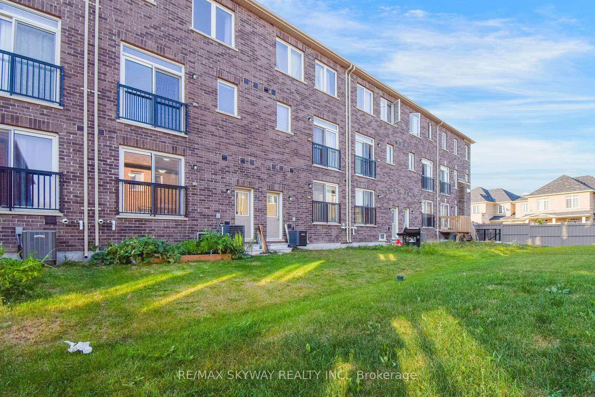 Photo 35 of 49 Stewardship Road, Brampton, Northwest Brampton — HOMEH
