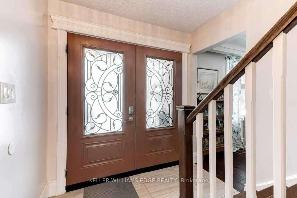 Photo 3 of 555 Ofield Road N, Hamilton, Rural Flamborough — HOMEH