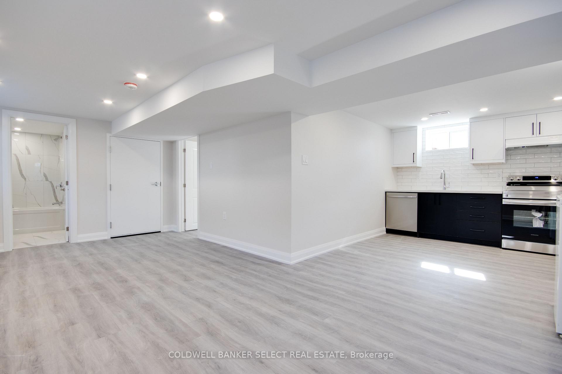 Photo 5 of Unit 2, 27 Apollo Drive, Port Colborne, Main Street — HOMEH