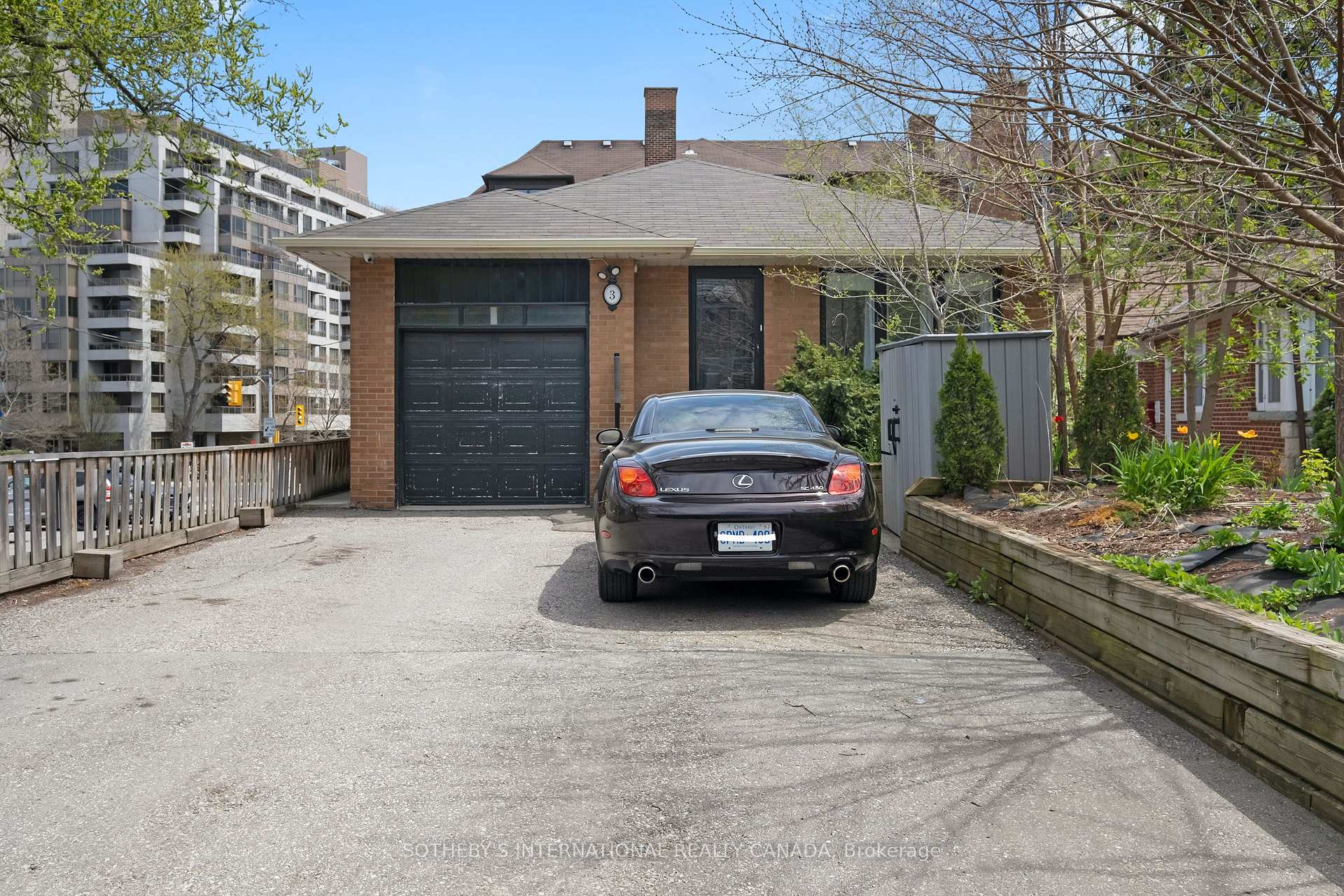 Photo 2 of 3 Old Mill Terrace, Etobicoke, Stonegate-Queensway — HOMEH