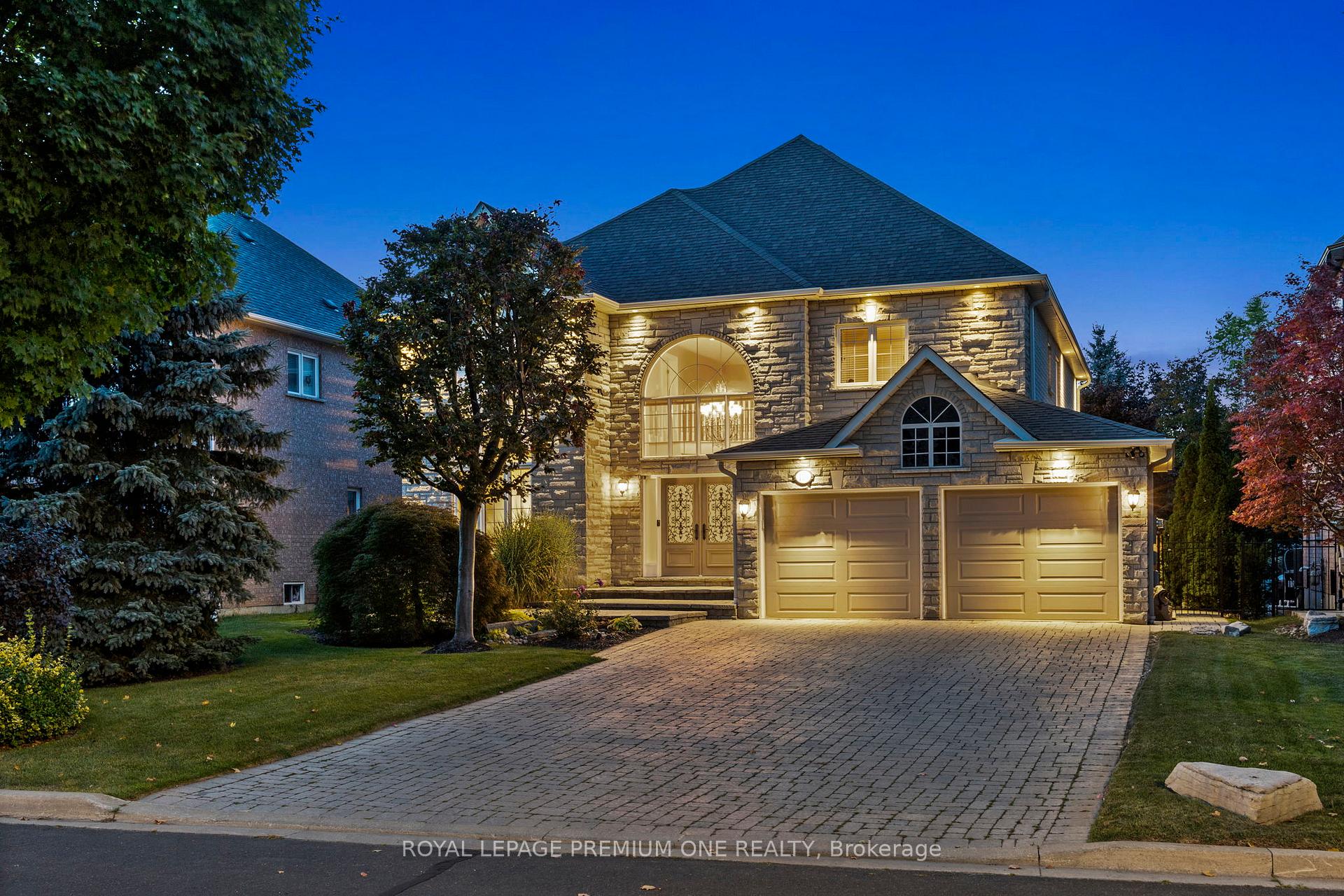 Photo 1 of 116 Pinemeadow Drive, Vaughan, East Woodbridge — HOMEH