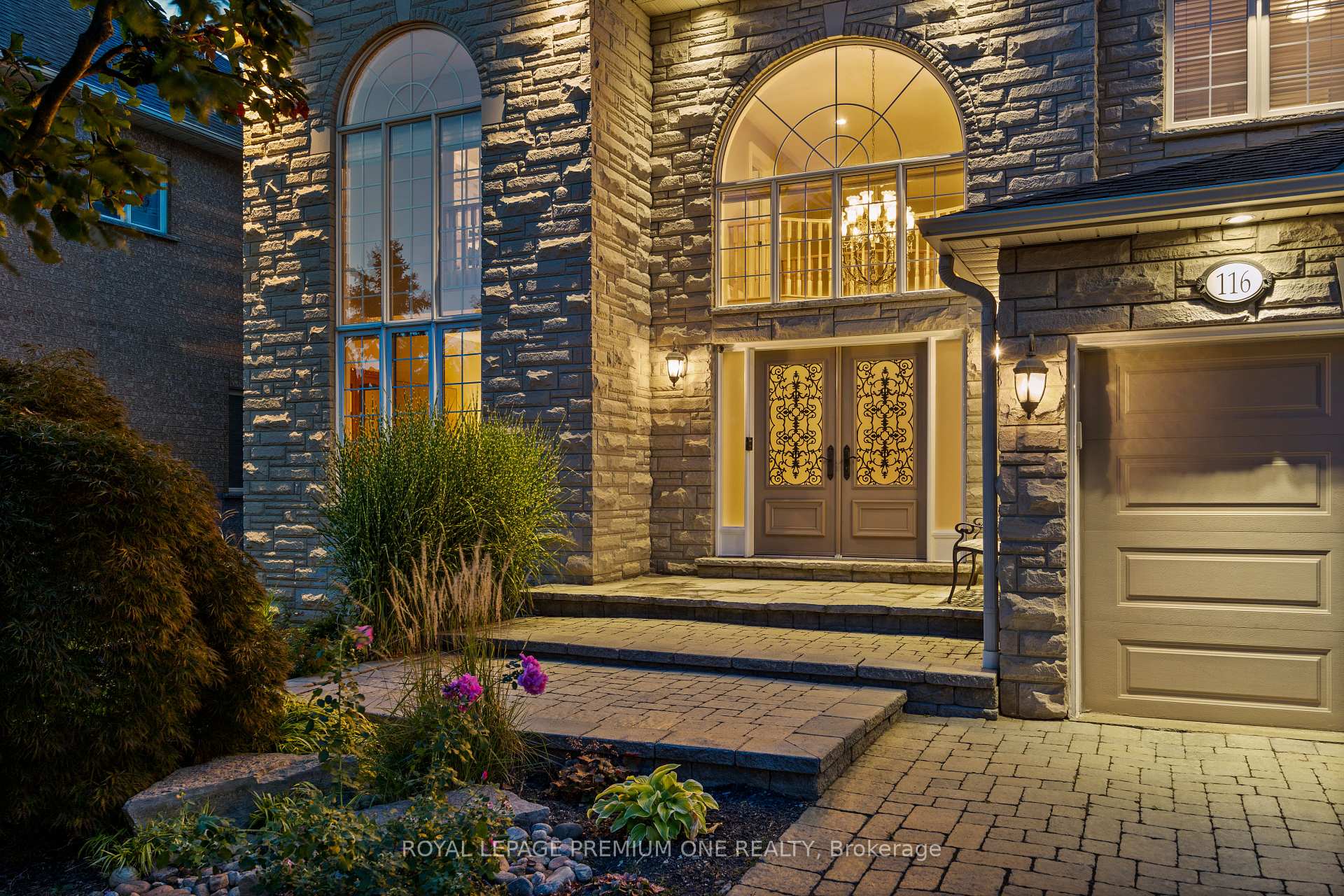 Photo 2 of 116 Pinemeadow Drive, Vaughan, East Woodbridge — HOMEH