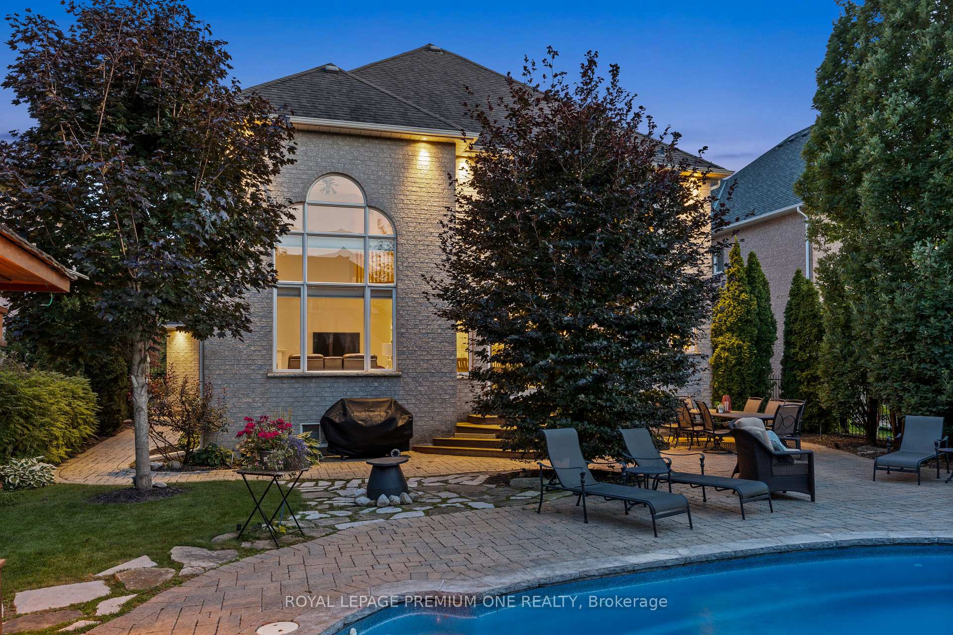 Photo 3 of 116 Pinemeadow Drive, Vaughan, East Woodbridge — HOMEH