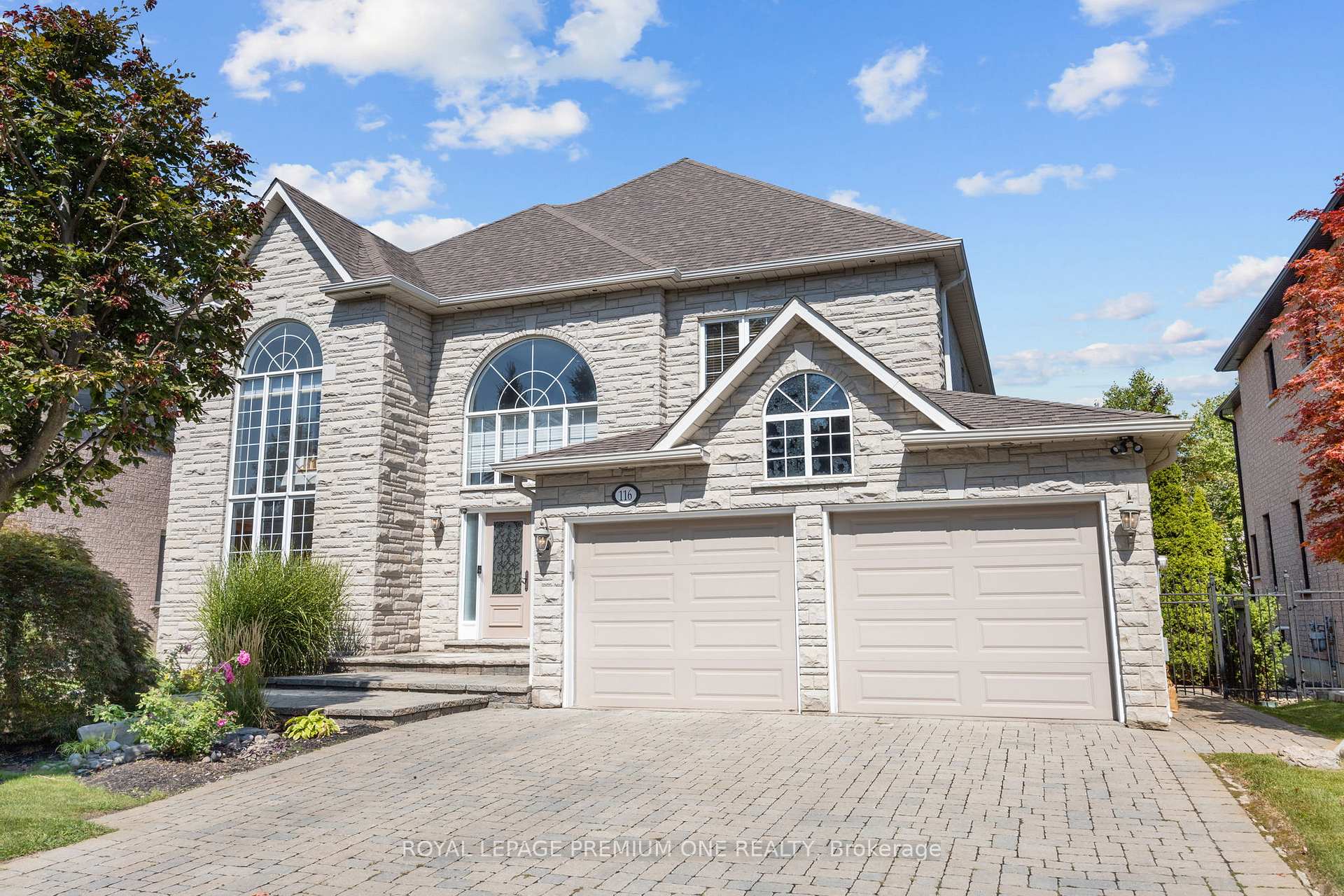 Photo 4 of 116 Pinemeadow Drive, Vaughan, East Woodbridge — HOMEH
