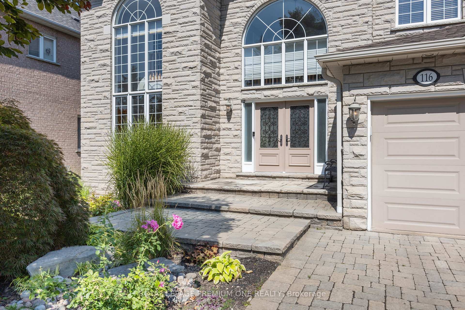 Photo 5 of 116 Pinemeadow Drive, Vaughan, East Woodbridge — HOMEH