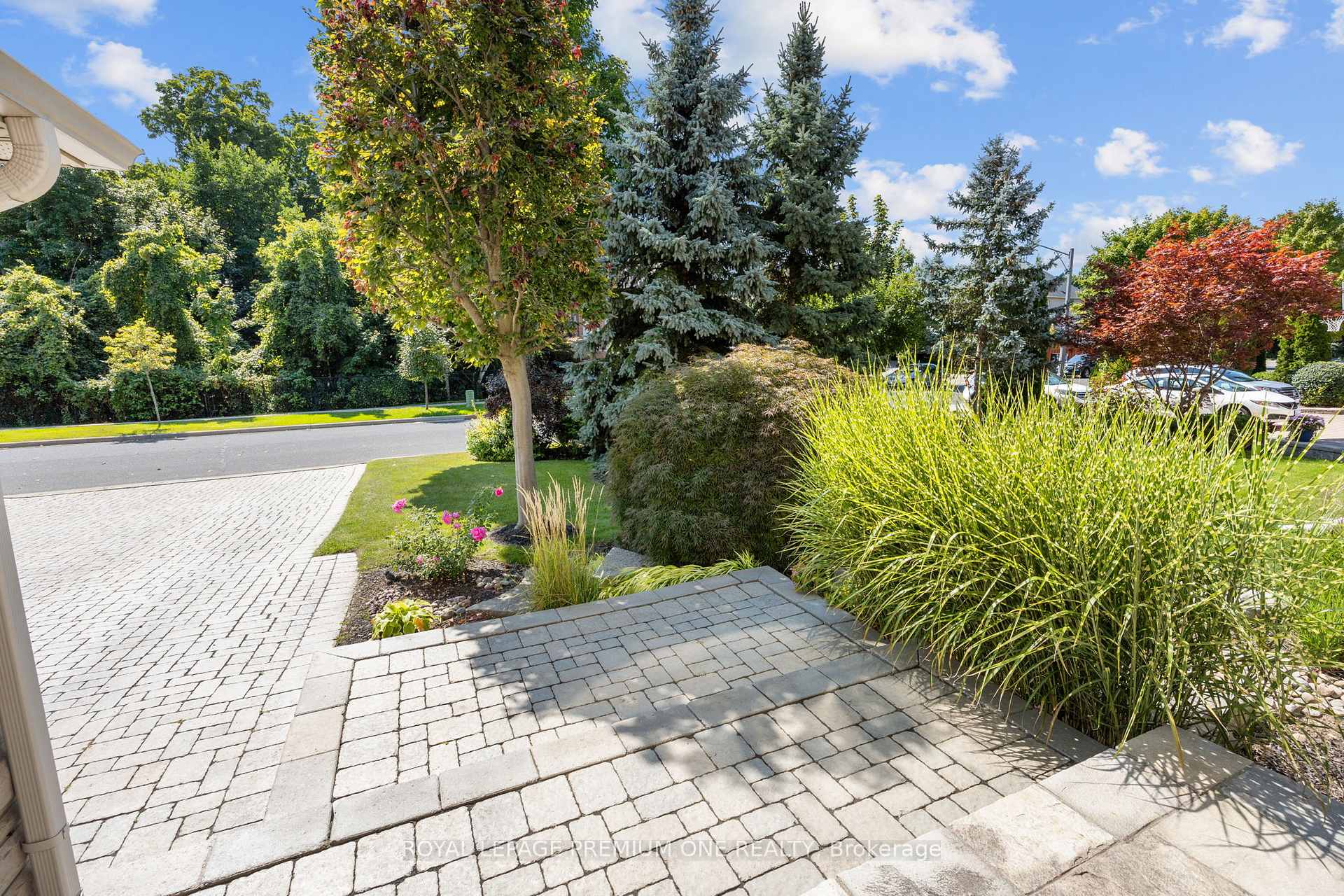 Photo 7 of 116 Pinemeadow Drive, Vaughan, East Woodbridge — HOMEH