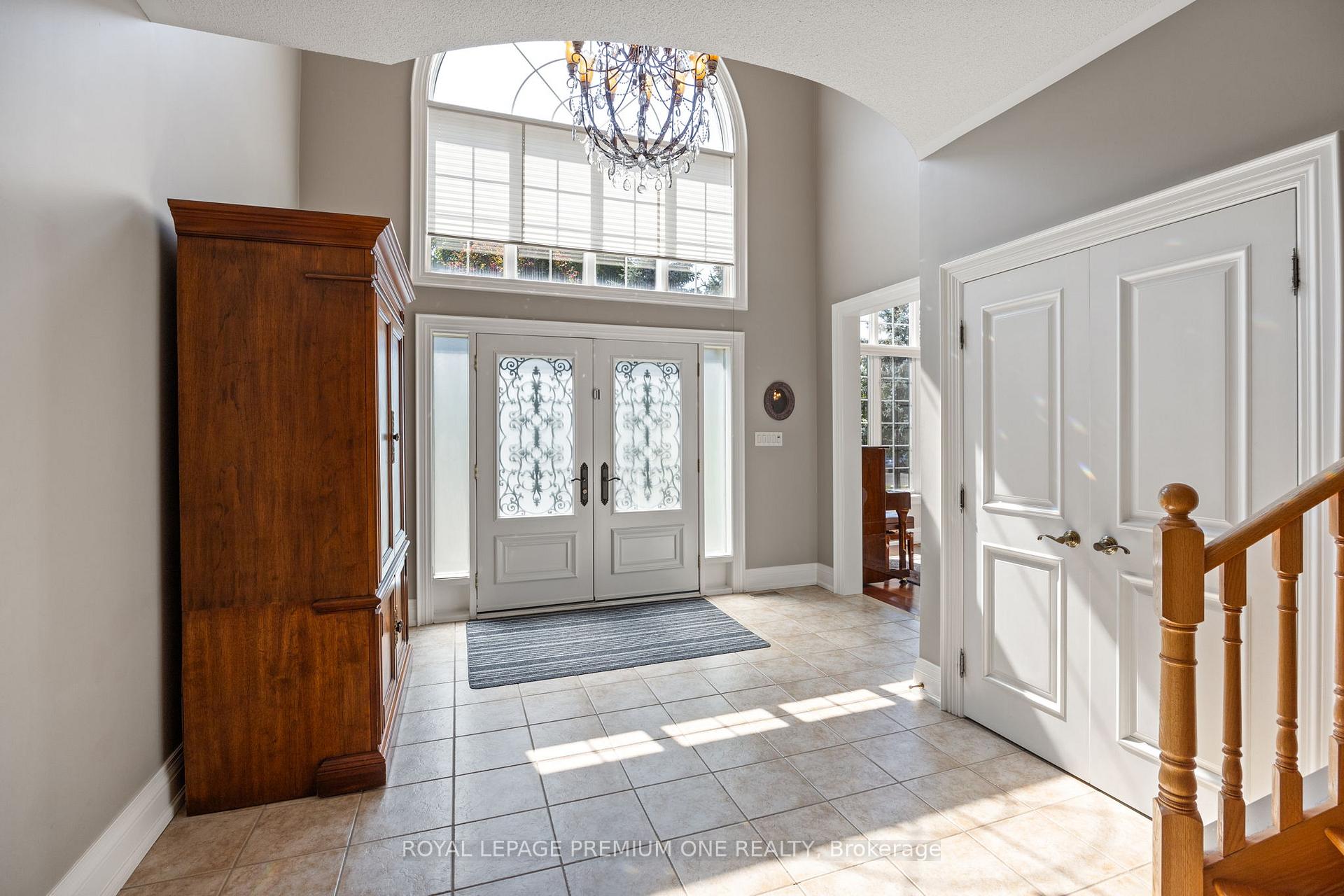 Photo 6 of 116 Pinemeadow Drive, Vaughan, East Woodbridge — HOMEH