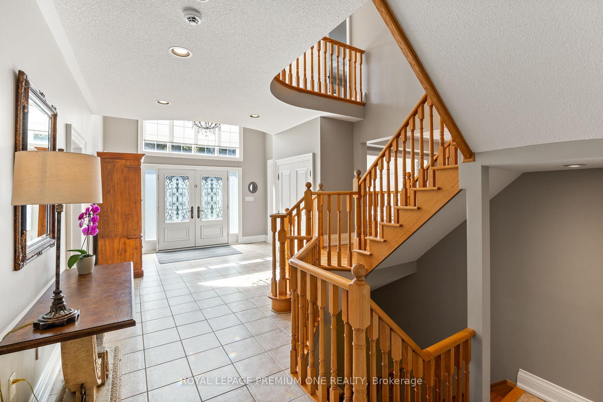 Photo 8 of 116 Pinemeadow Drive, Vaughan, East Woodbridge — HOMEH
