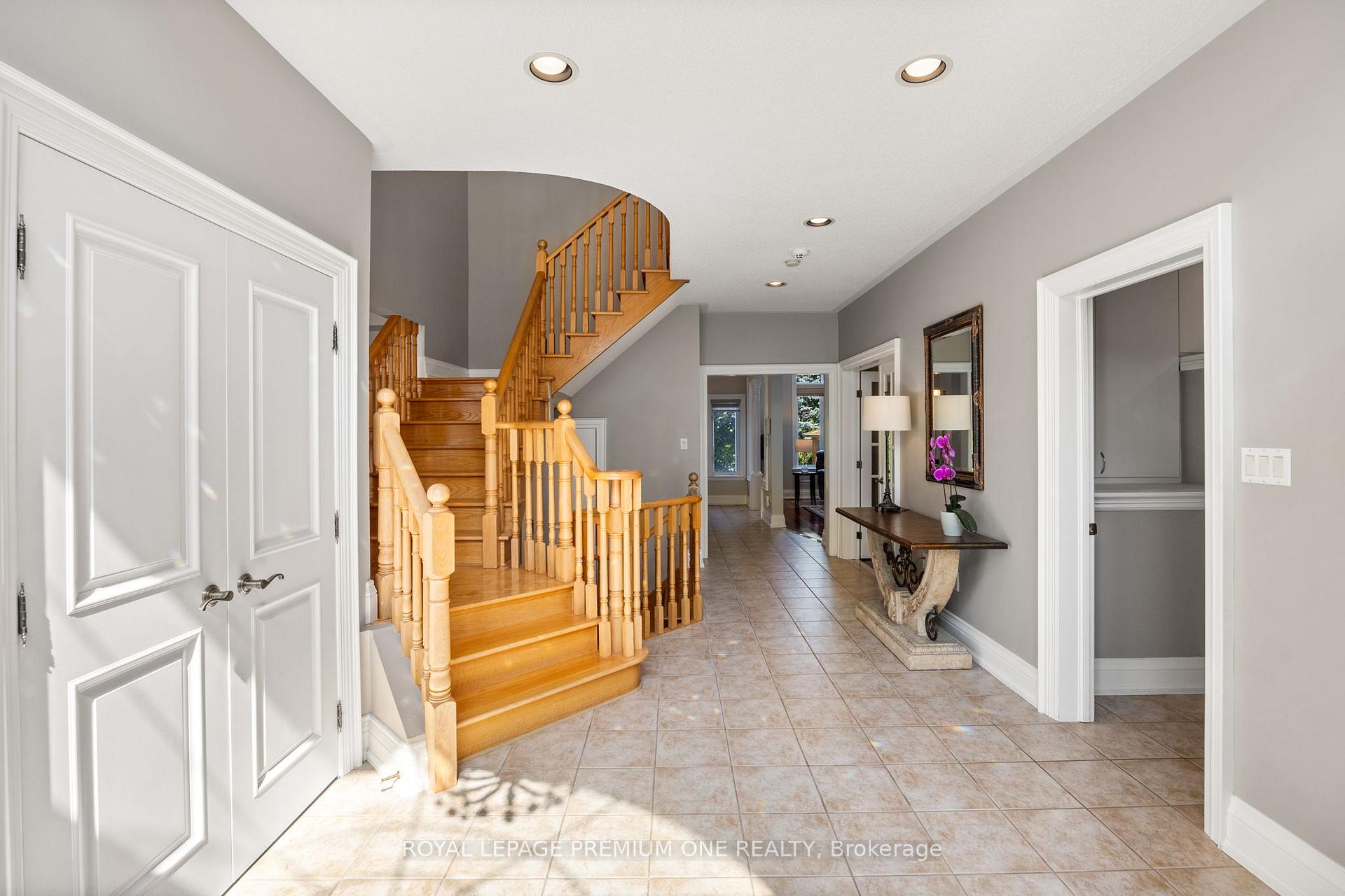 Photo 10 of 116 Pinemeadow Drive, Vaughan, East Woodbridge — HOMEH