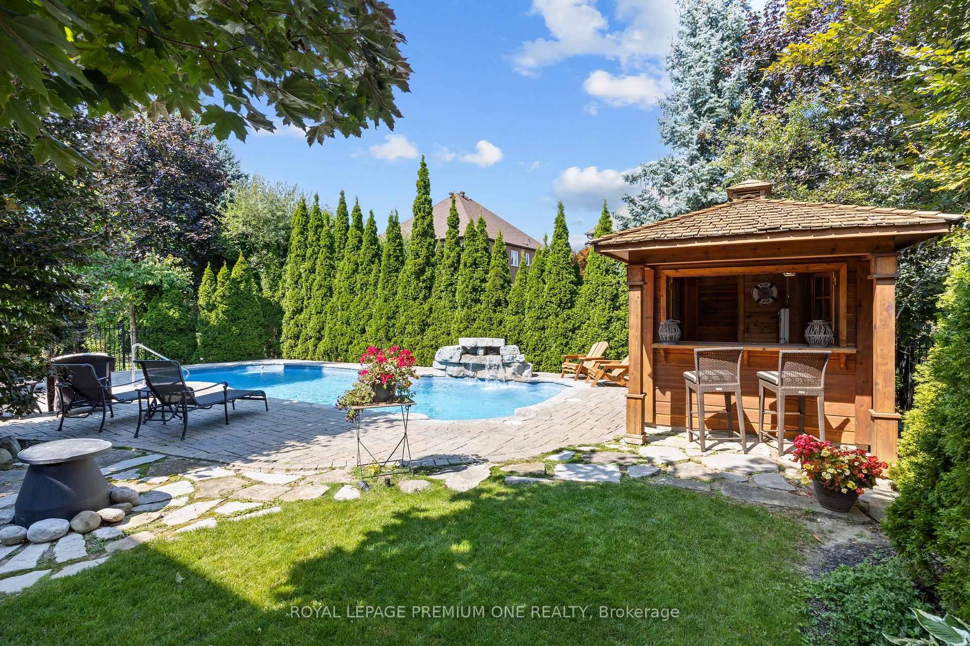Photo 32 of 116 Pinemeadow Drive, Vaughan, East Woodbridge — HOMEH