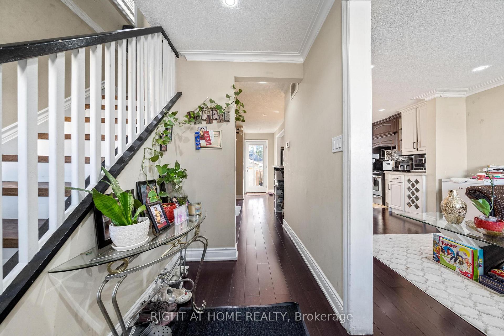 Photo 6 of 118 Barons Avenue N, Hamilton, Homeside — HOMEH