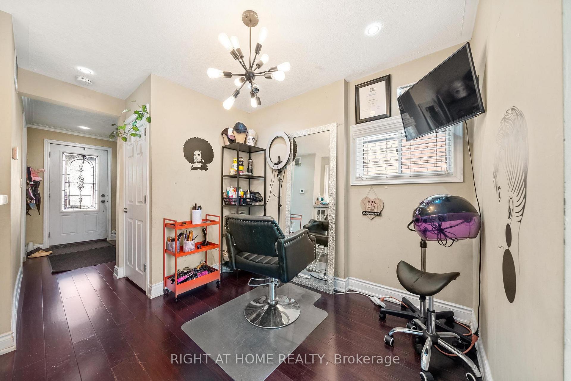 Photo 4 of 118 Barons Avenue N, Hamilton, Homeside — HOMEH