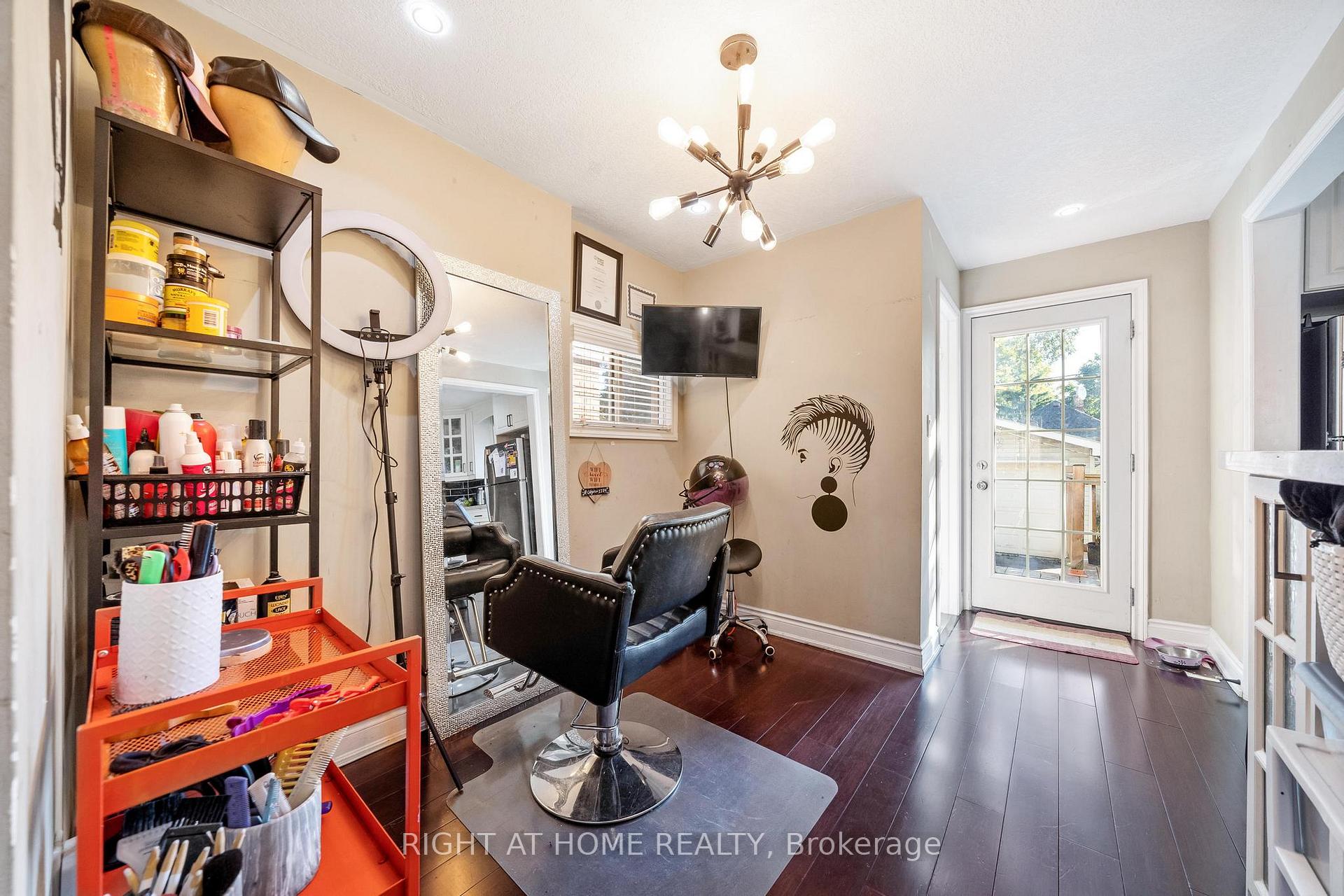 Photo 5 of 118 Barons Avenue N, Hamilton, Homeside — HOMEH