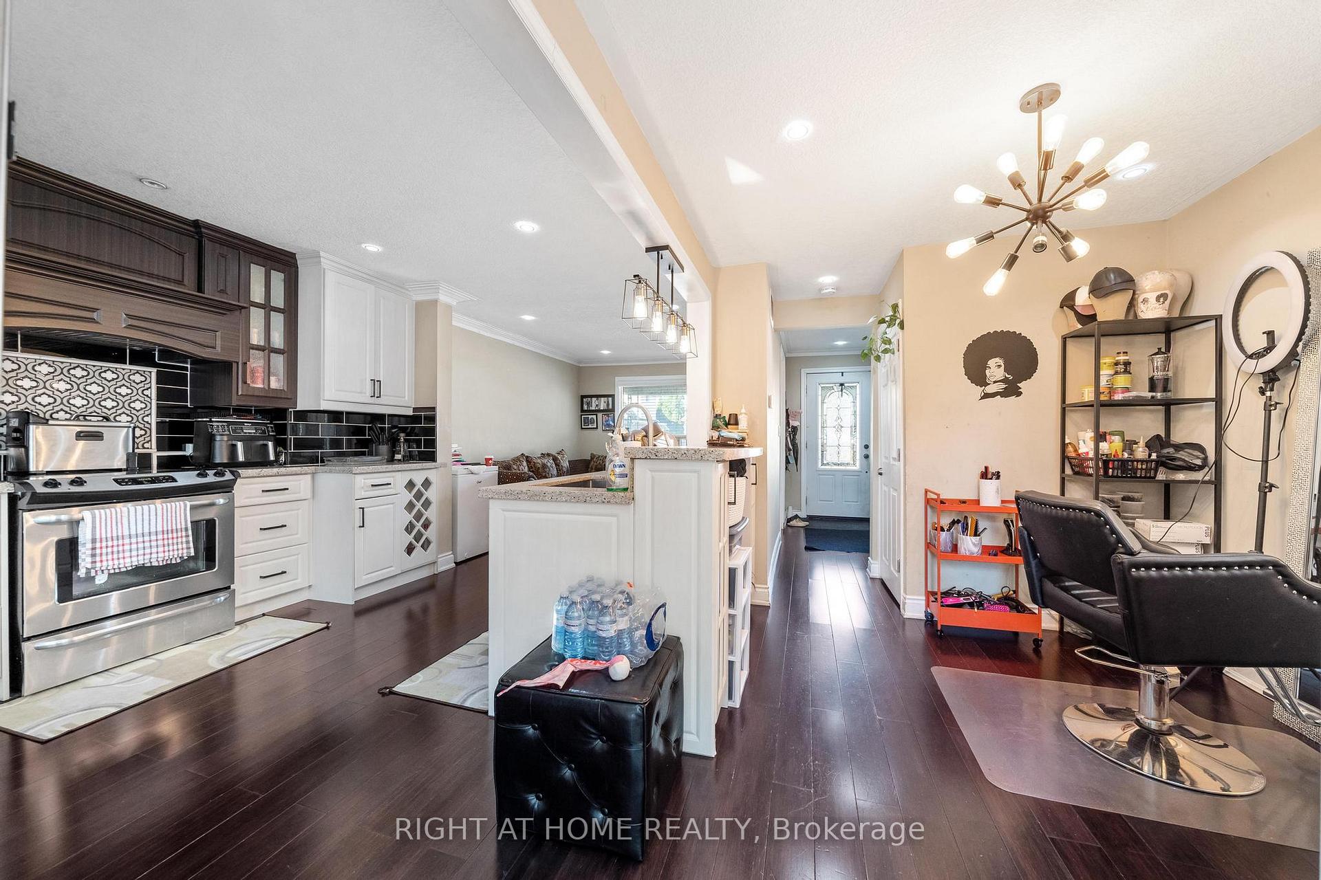 Photo 7 of 118 Barons Avenue N, Hamilton, Homeside — HOMEH