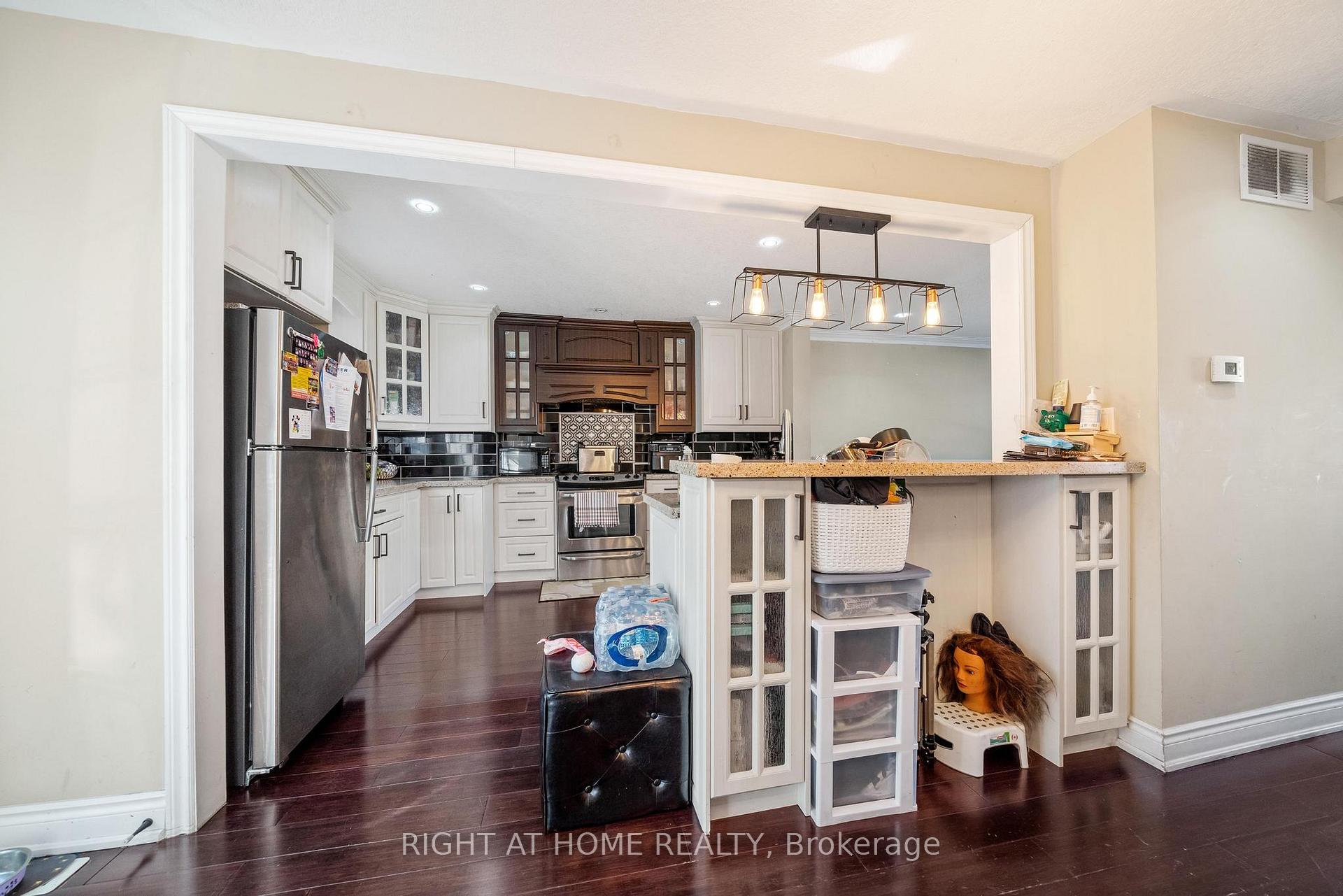 Photo 8 of 118 Barons Avenue N, Hamilton, Homeside — HOMEH