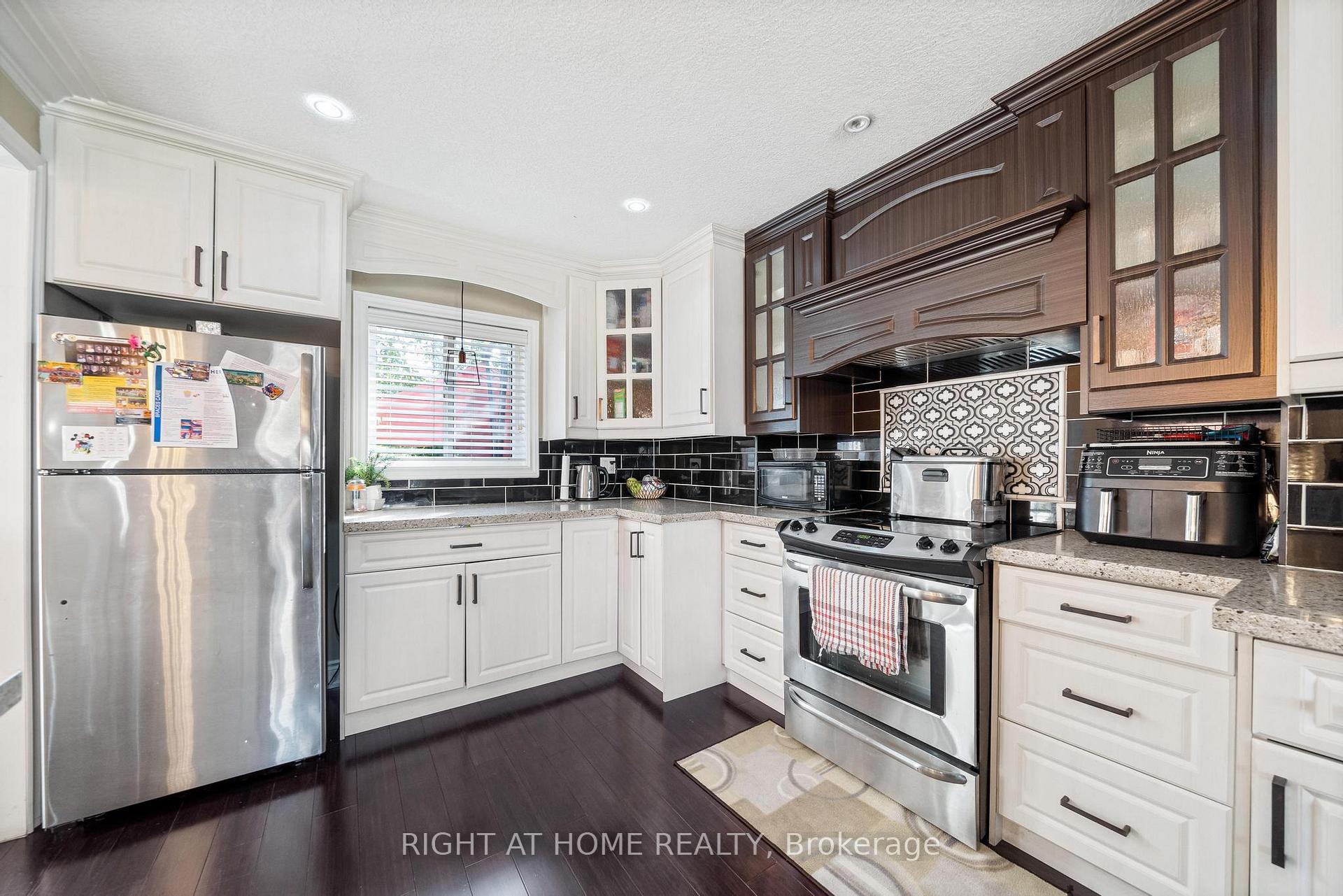 Photo 25 of 118 Barons Avenue N, Hamilton, Homeside — HOMEH