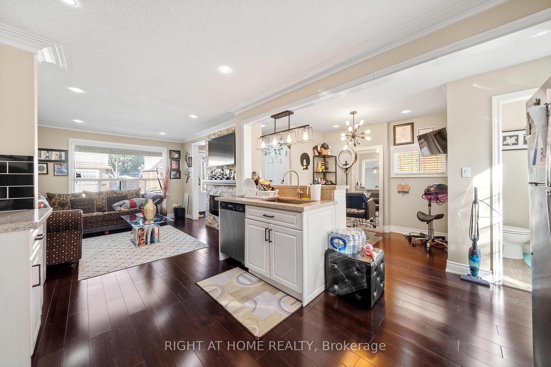 Photo 12 of 118 Barons Avenue N, Hamilton, Homeside — HOMEH