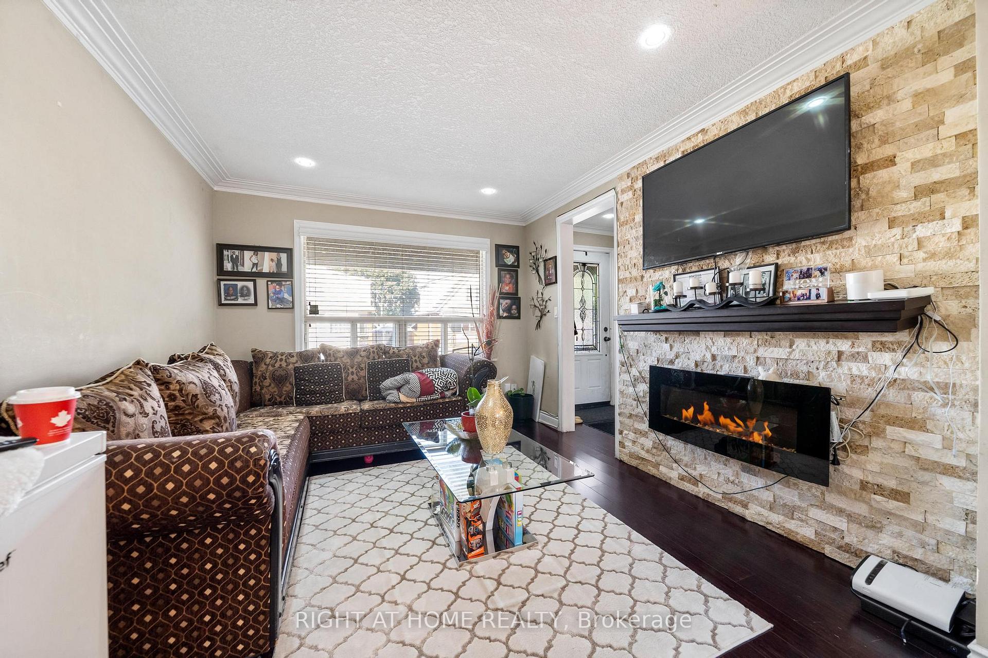 Photo 14 of 118 Barons Avenue N, Hamilton, Homeside — HOMEH