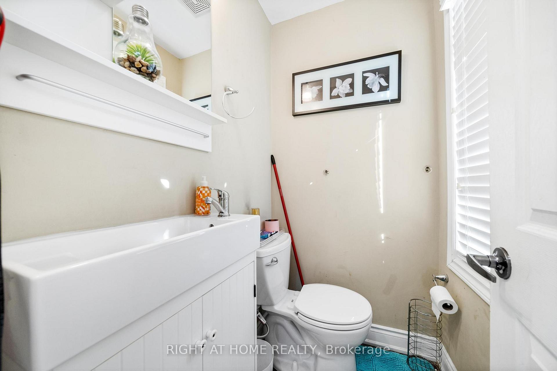 Photo 16 of 118 Barons Avenue N, Hamilton, Homeside — HOMEH