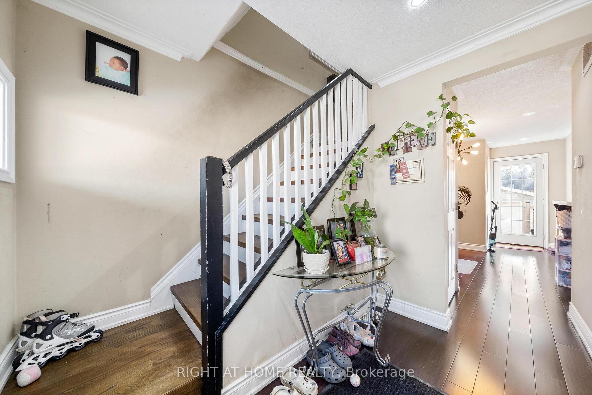 Photo 17 of 118 Barons Avenue N, Hamilton, Homeside — HOMEH
