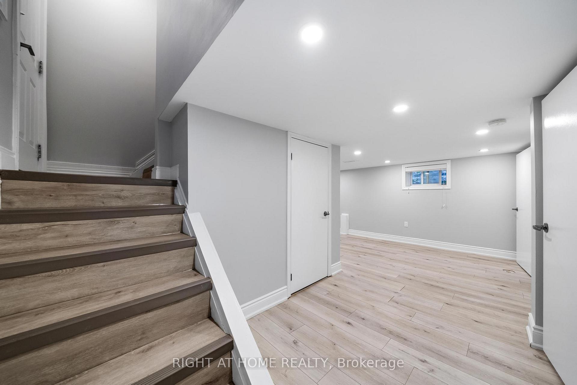 Photo 37 of 118 Barons Avenue N, Hamilton, Homeside — HOMEH