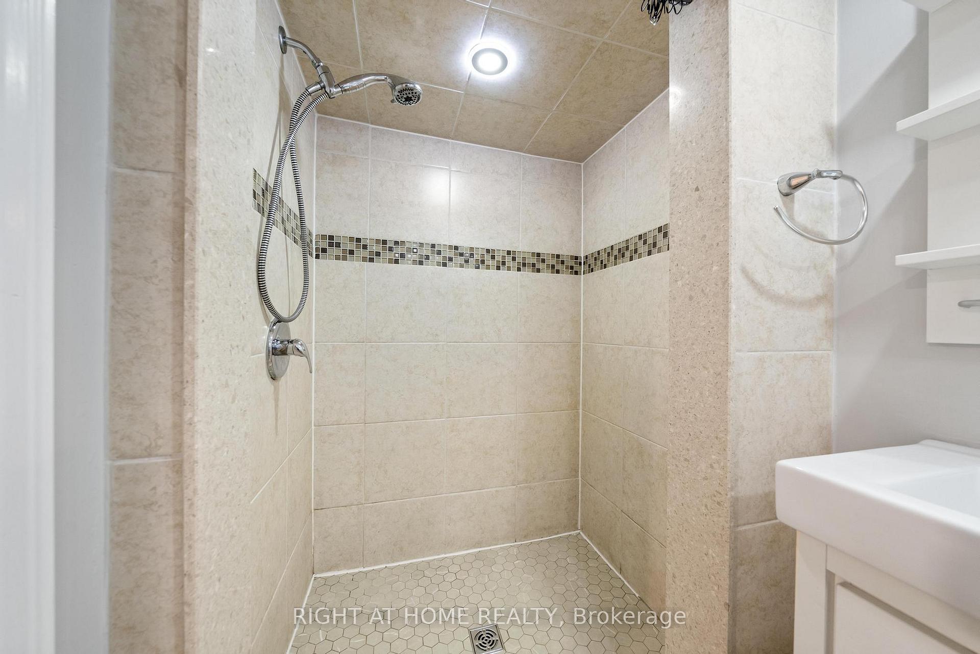 Photo 26 of 118 Barons Avenue N, Hamilton, Homeside — HOMEH