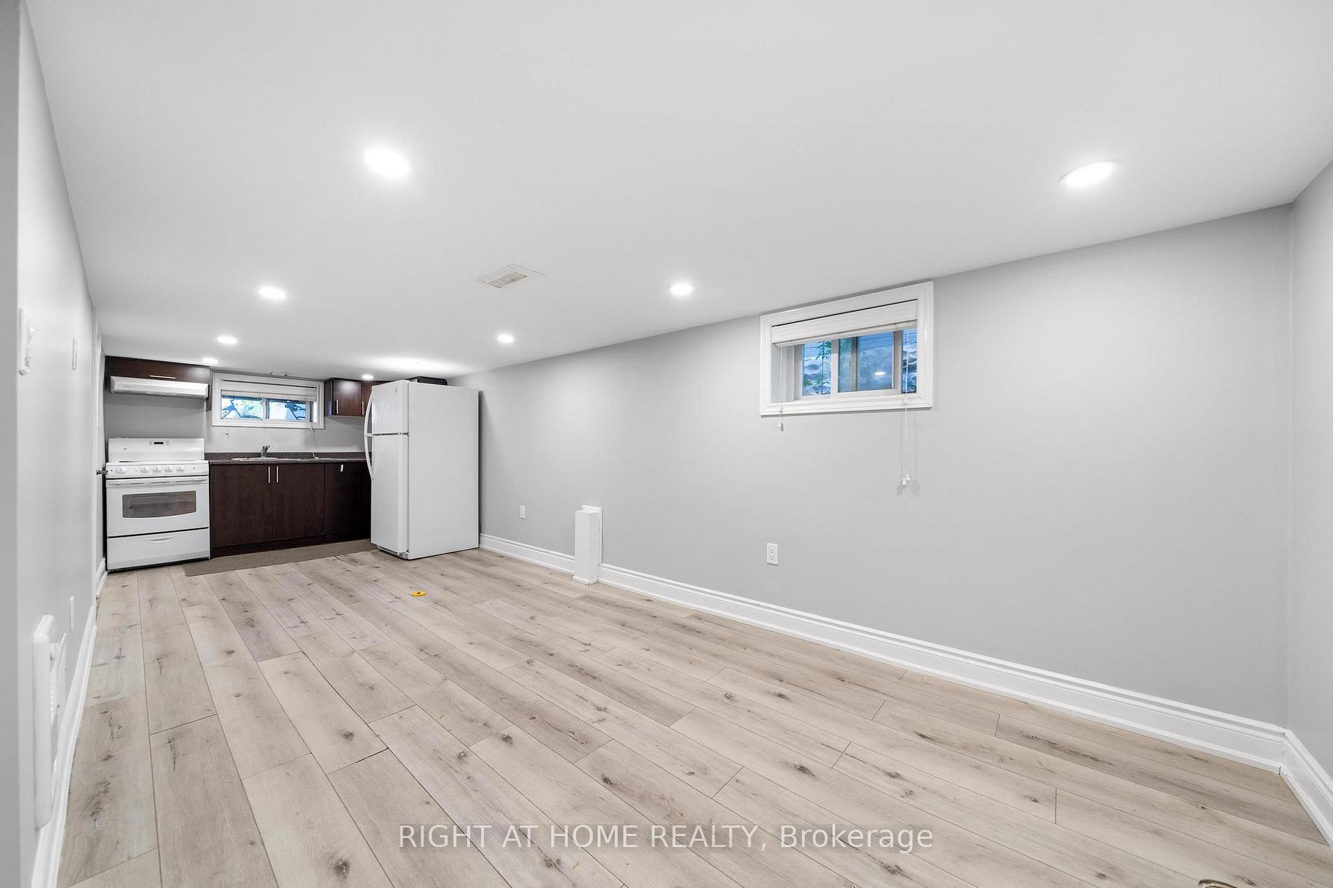 Photo 28 of 118 Barons Avenue N, Hamilton, Homeside — HOMEH