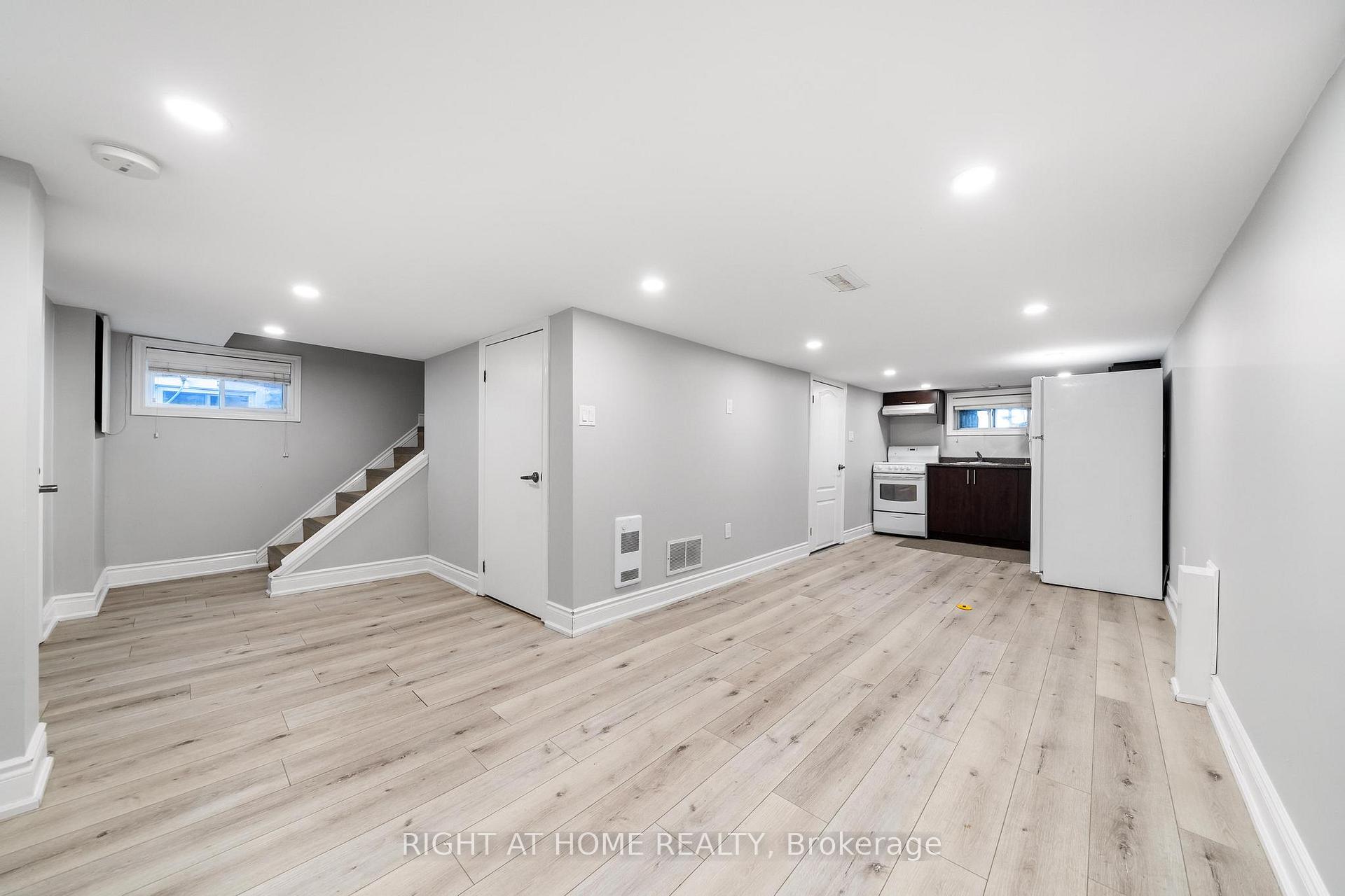 Photo 29 of 118 Barons Avenue N, Hamilton, Homeside — HOMEH