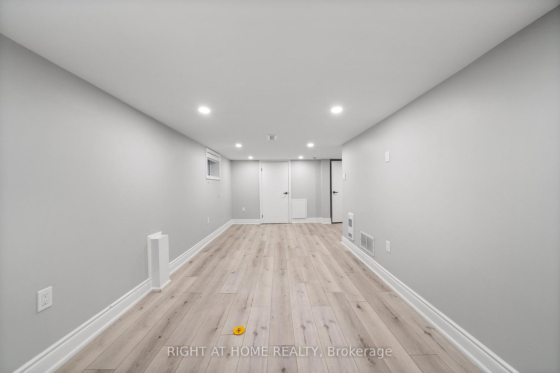 Photo 32 of 118 Barons Avenue N, Hamilton, Homeside — HOMEH
