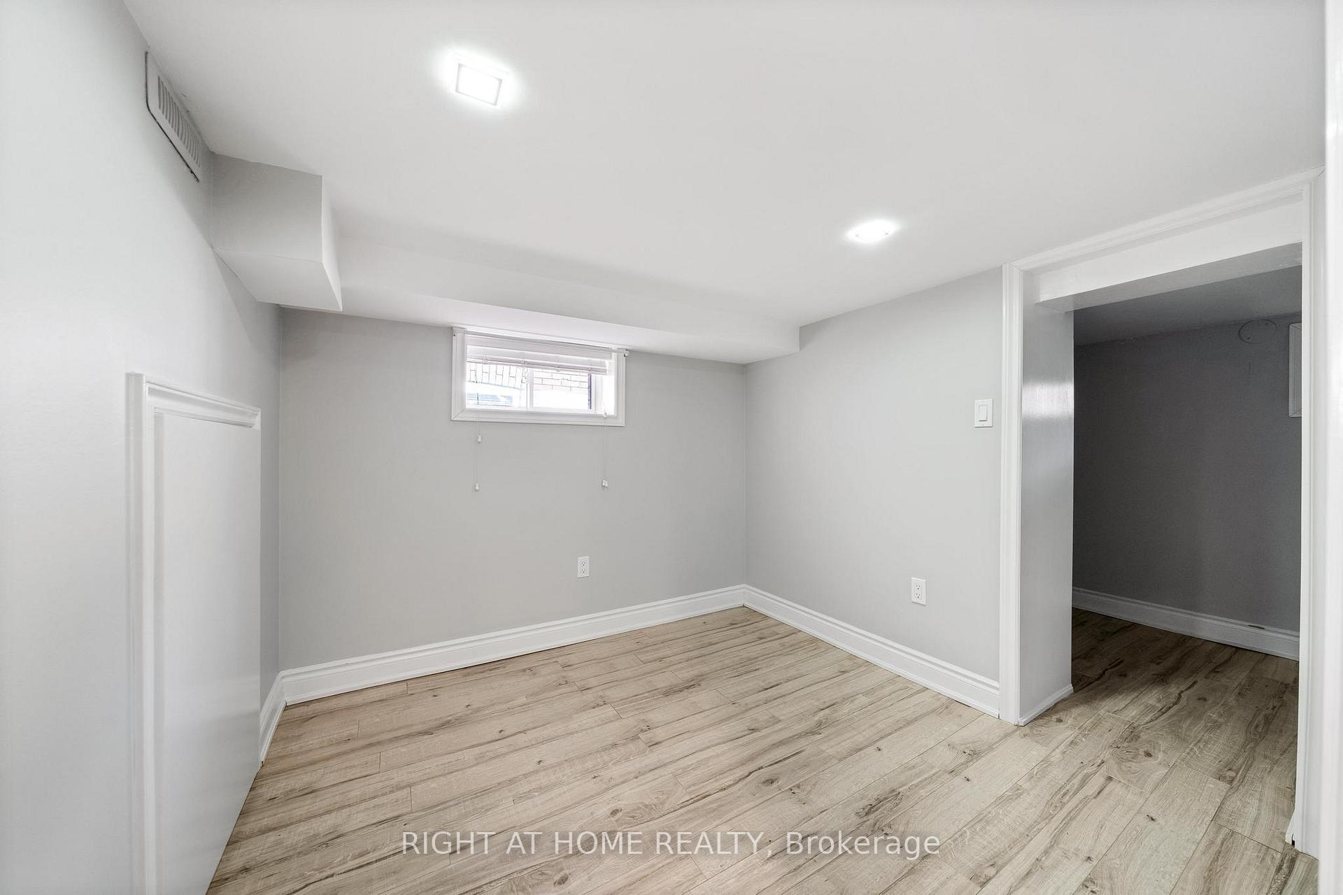 Photo 34 of 118 Barons Avenue N, Hamilton, Homeside — HOMEH