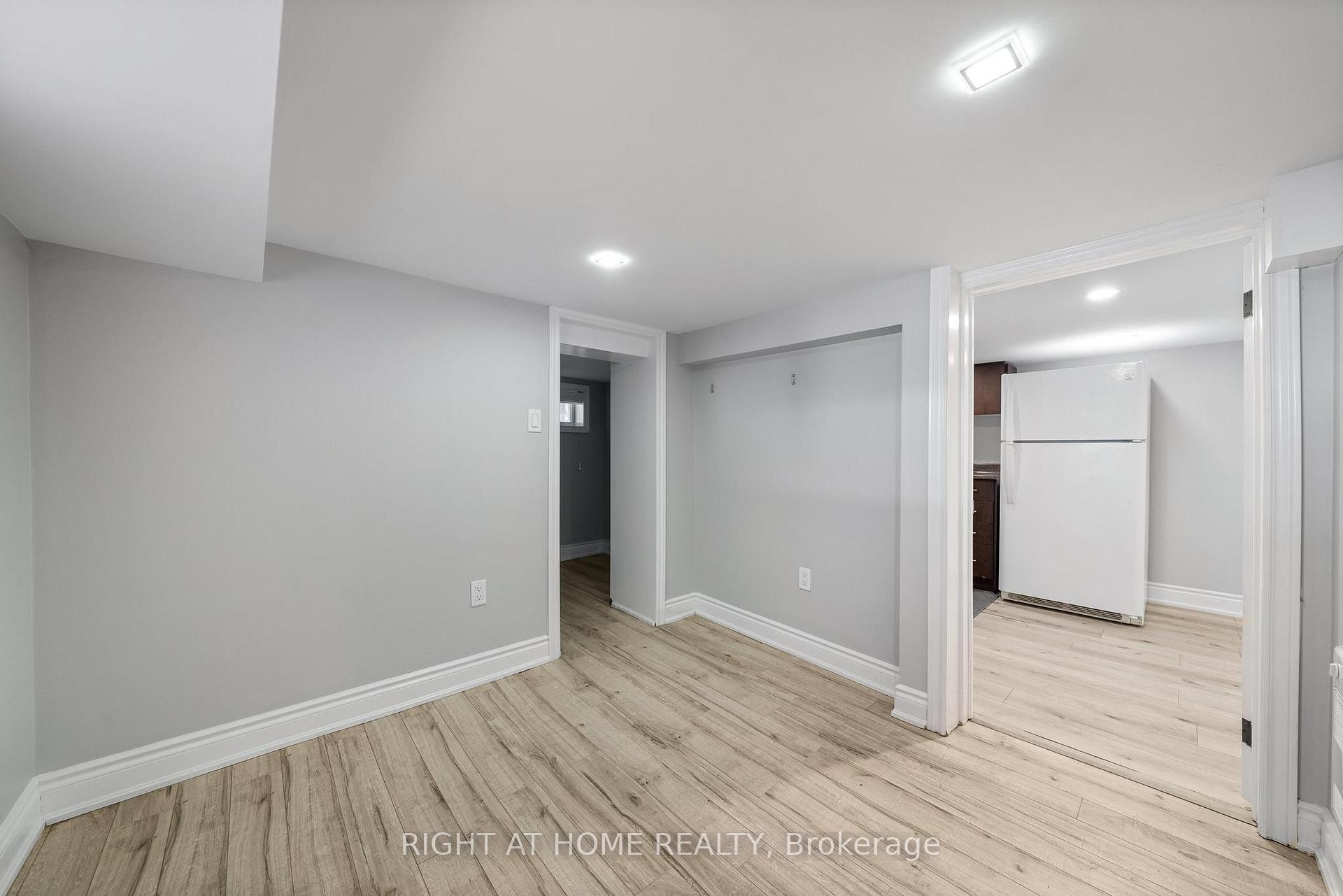 Photo 33 of 118 Barons Avenue N, Hamilton, Homeside — HOMEH