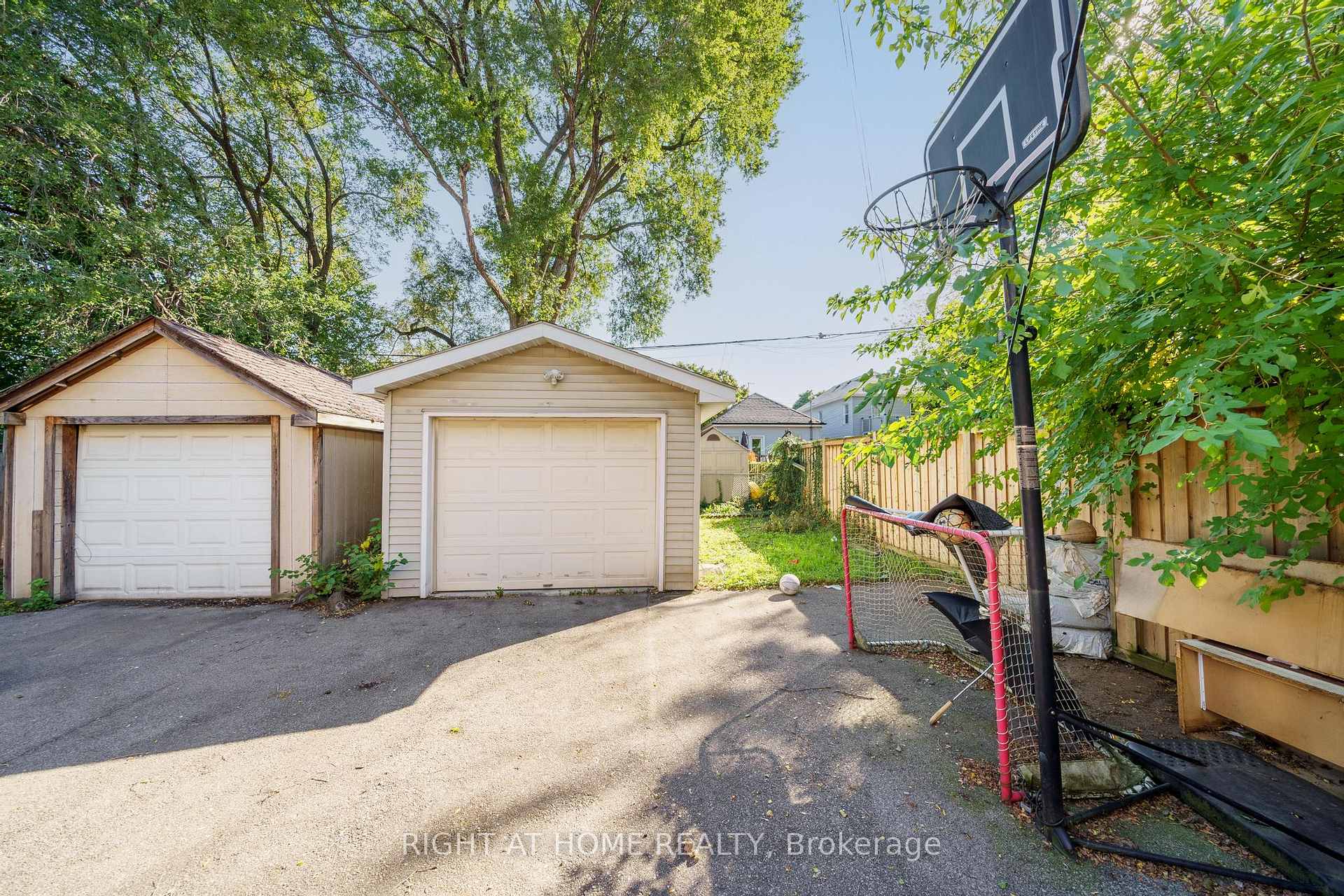 Photo 39 of 118 Barons Avenue N, Hamilton, Homeside — HOMEH
