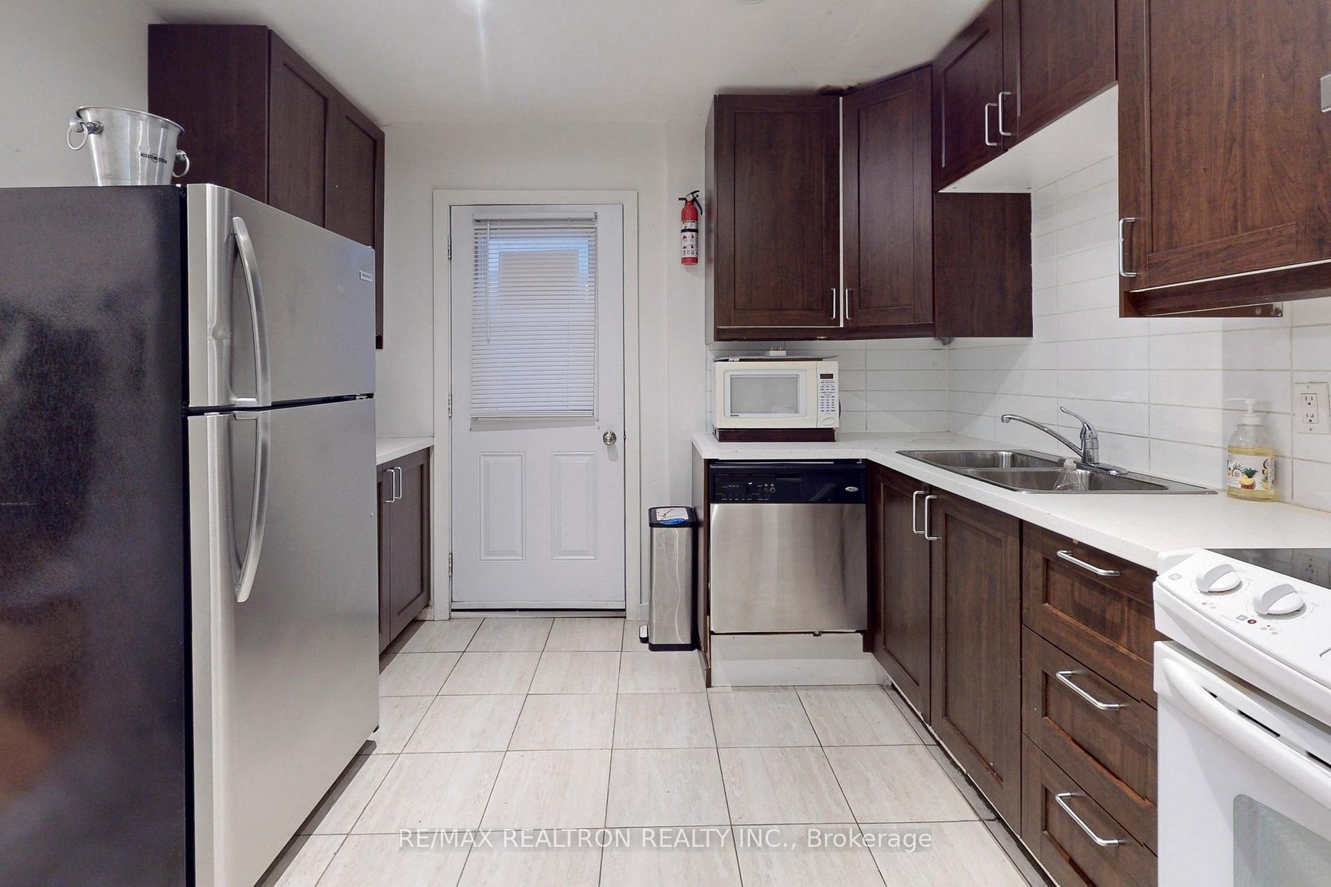 Photo 2 of 441 Wentworth Street N, Hamilton, Beasley — HOMEH