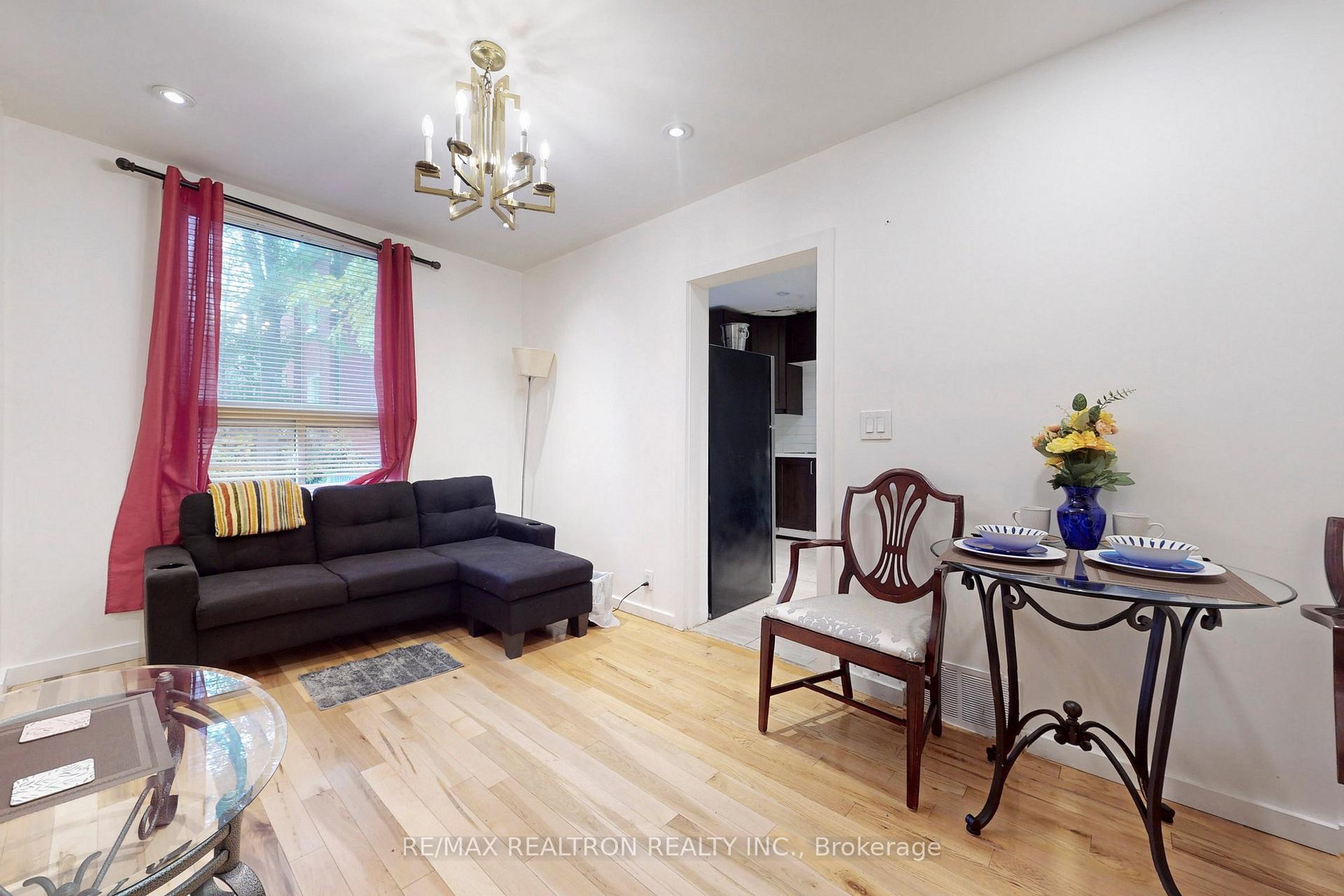 Photo 5 of 441 Wentworth Street N, Hamilton, Beasley — HOMEH