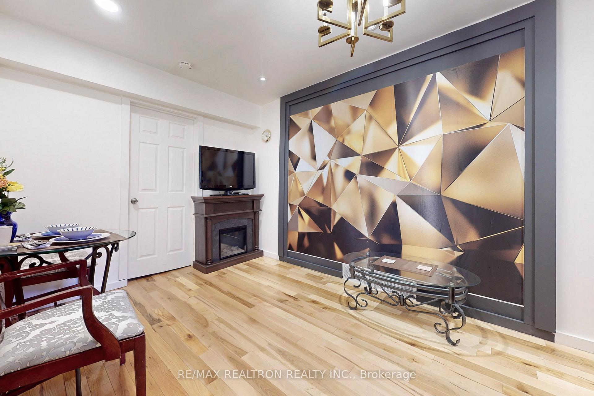 Photo 4 of 441 Wentworth Street N, Hamilton, Beasley — HOMEH