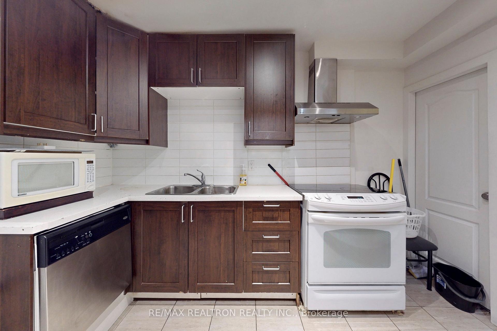 Photo 7 of 441 Wentworth Street N, Hamilton, Beasley — HOMEH
