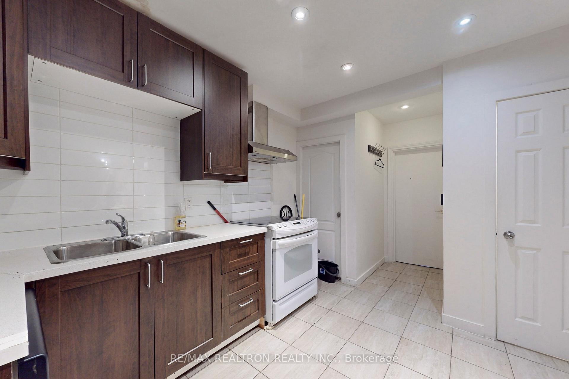 Photo 9 of 441 Wentworth Street N, Hamilton, Beasley — HOMEH