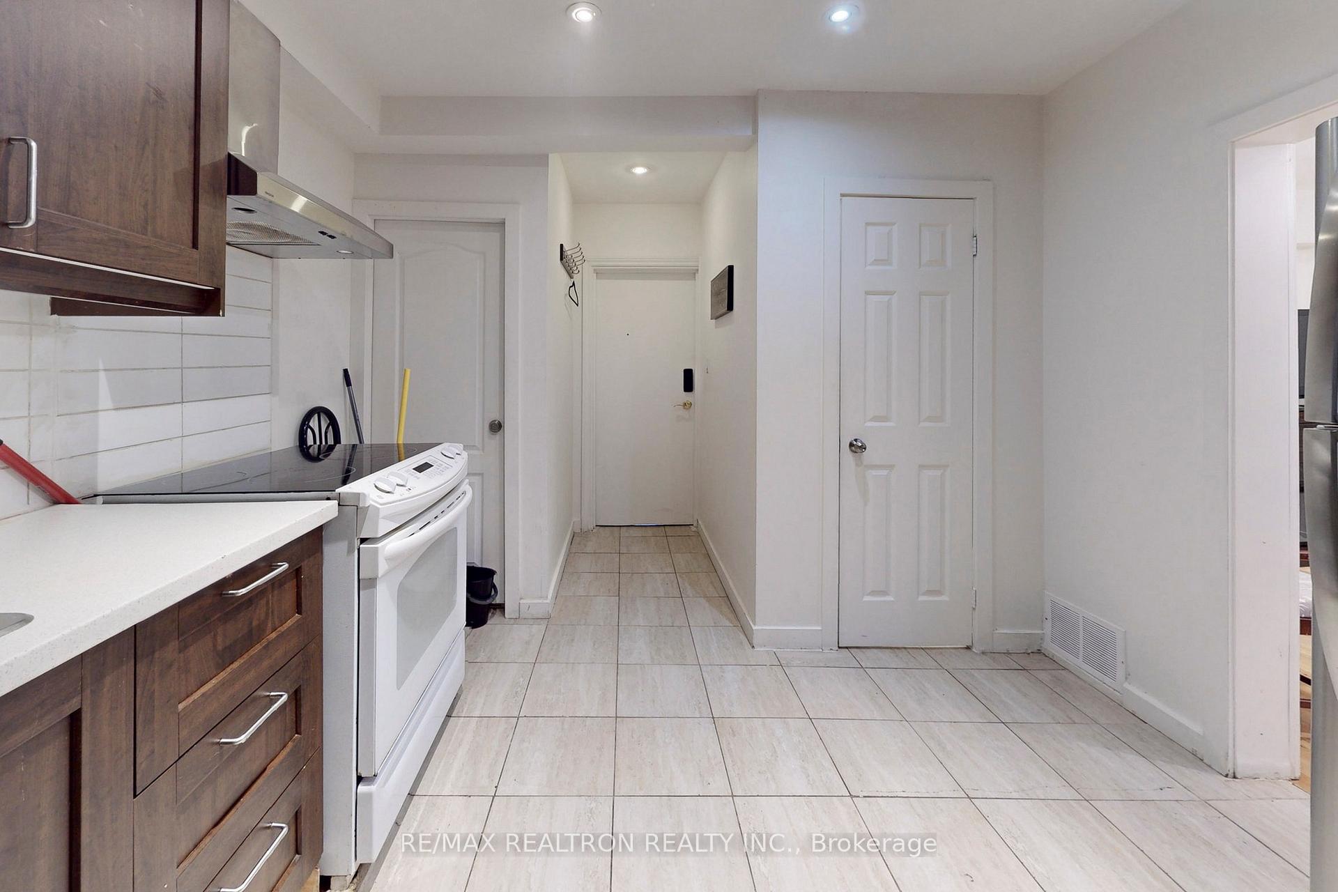 Photo 10 of 441 Wentworth Street N, Hamilton, Beasley — HOMEH