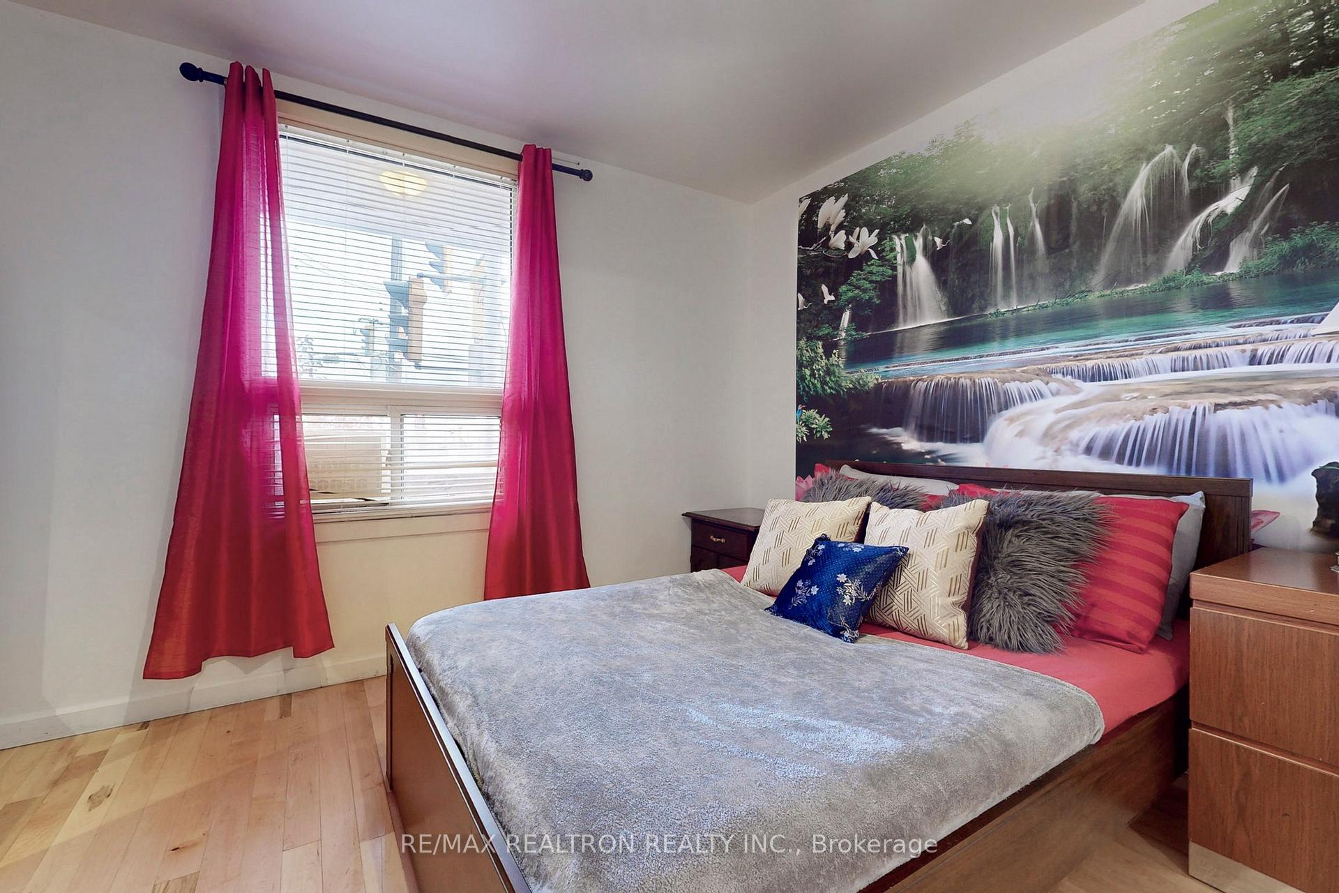 Photo 11 of 441 Wentworth Street N, Hamilton, Beasley — HOMEH
