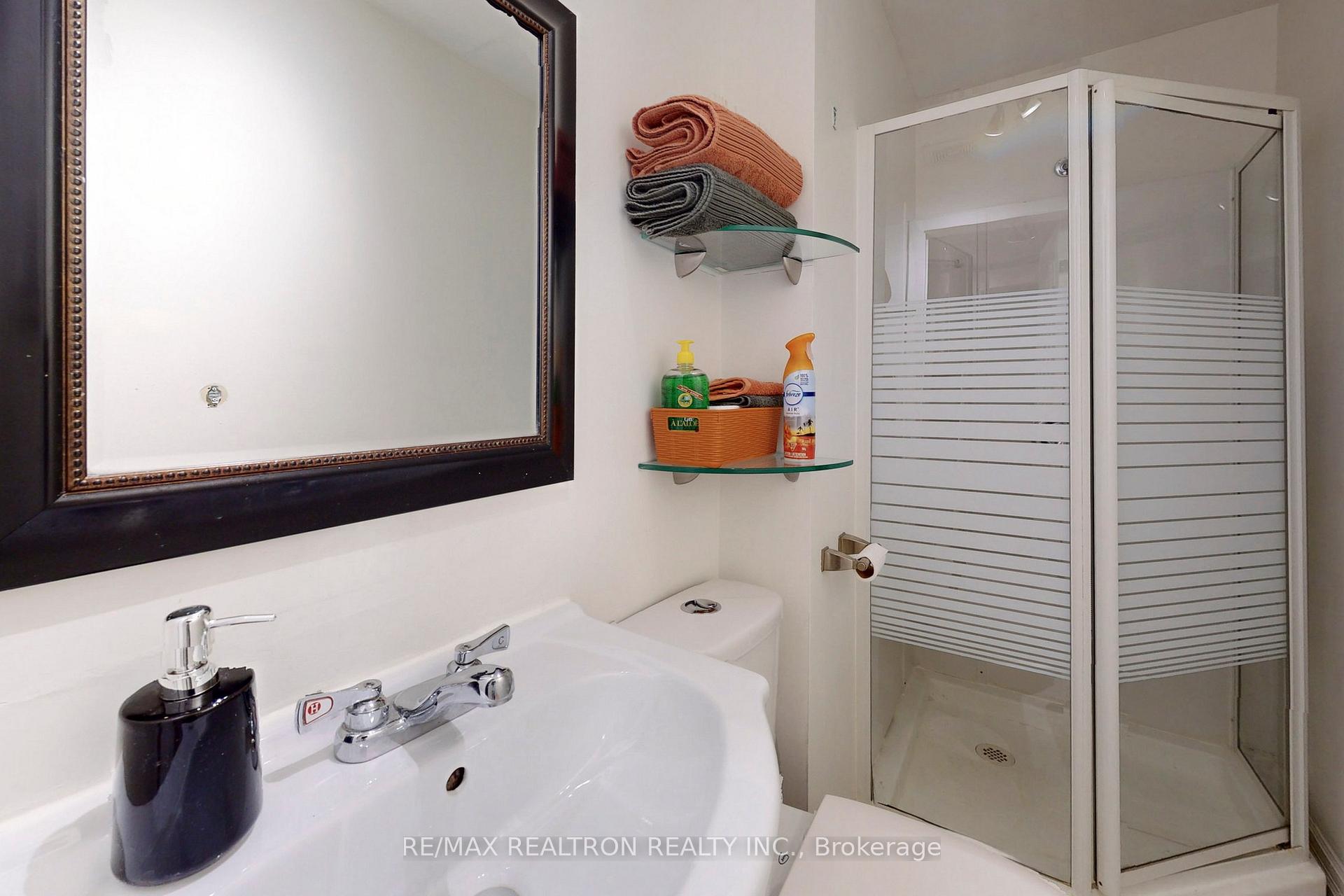 Photo 15 of 441 Wentworth Street N, Hamilton, Beasley — HOMEH
